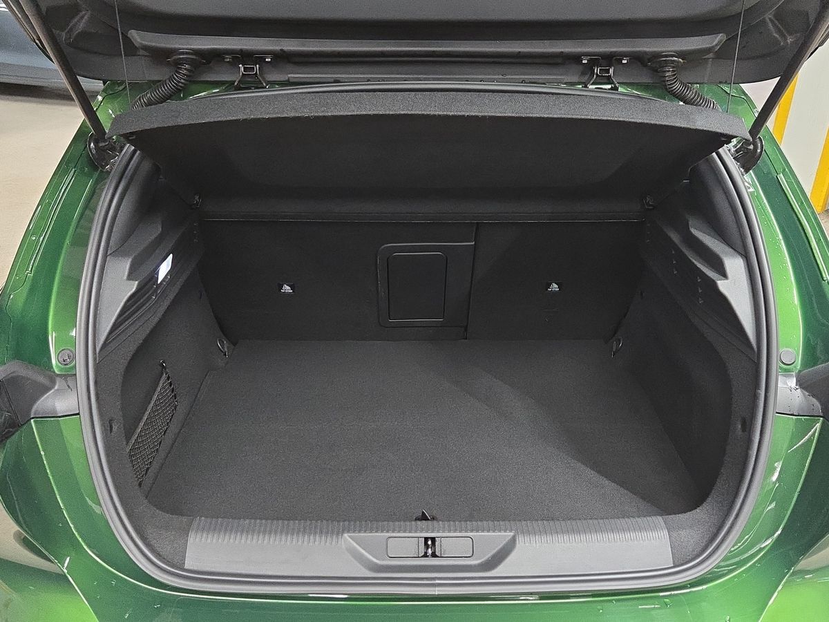 Billede af Peugeot 308 1,6 Plugin-hybrid First Selection Plus EAT8 180HK 5d 8g Aut.