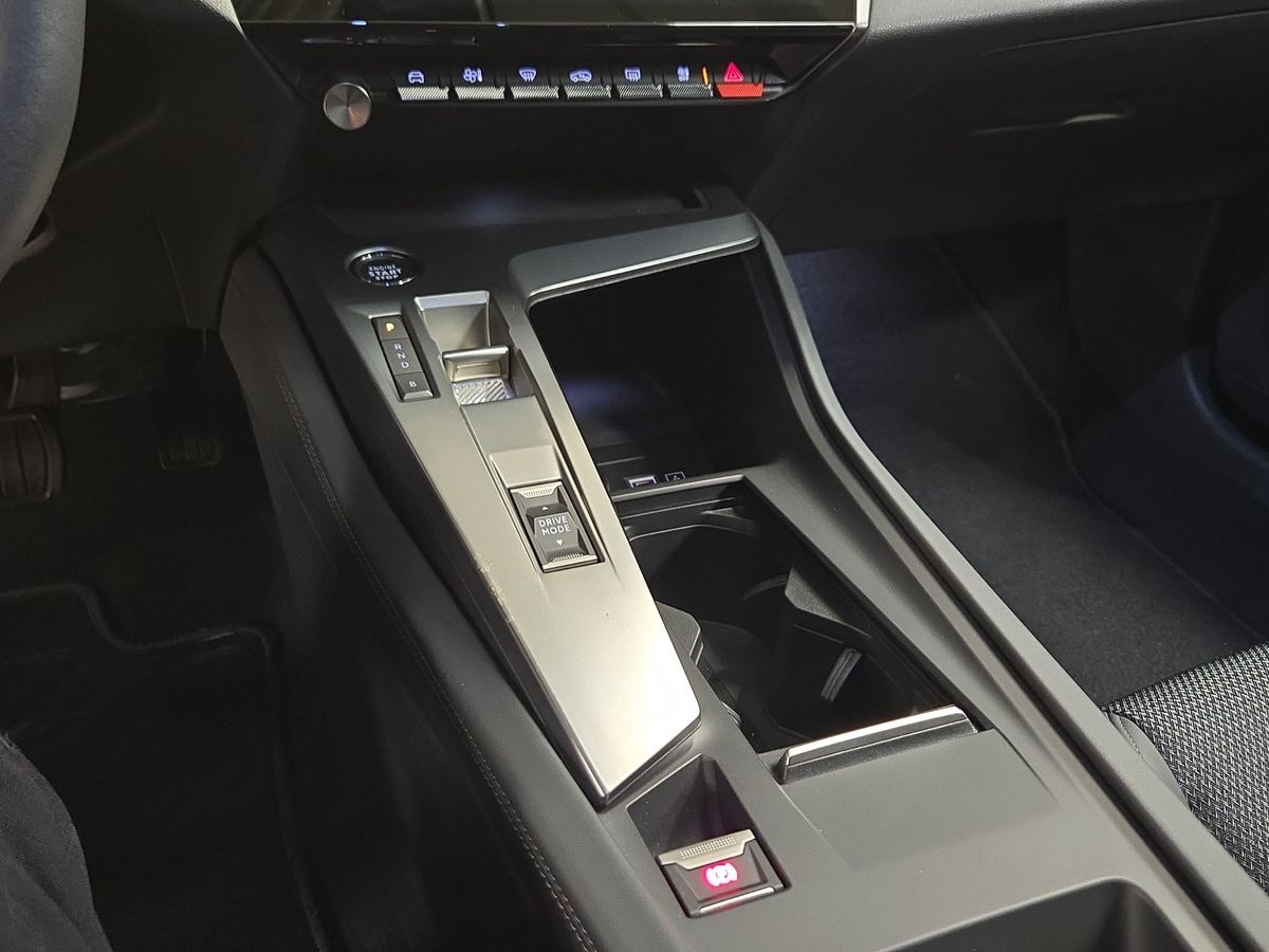 Billede af Peugeot 308 1,6 Plugin-hybrid First Selection Plus EAT8 180HK 5d 8g Aut.