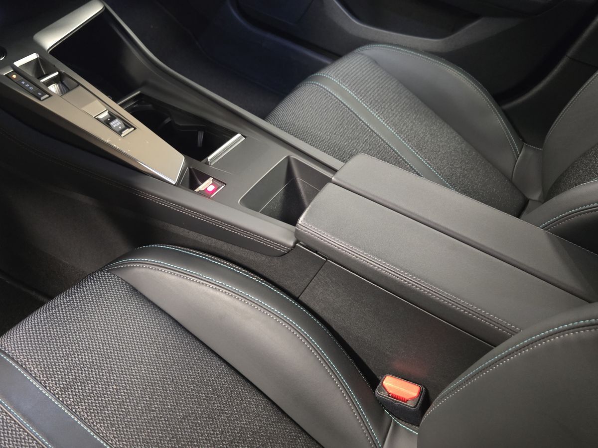 Billede af Peugeot 308 1,6 Plugin-hybrid First Selection Plus EAT8 180HK 5d 8g Aut.