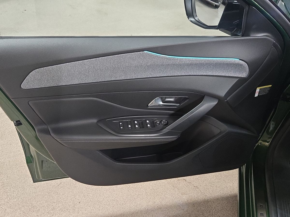 Billede af Peugeot 308 1,6 Plugin-hybrid First Selection Plus EAT8 180HK 5d 8g Aut.