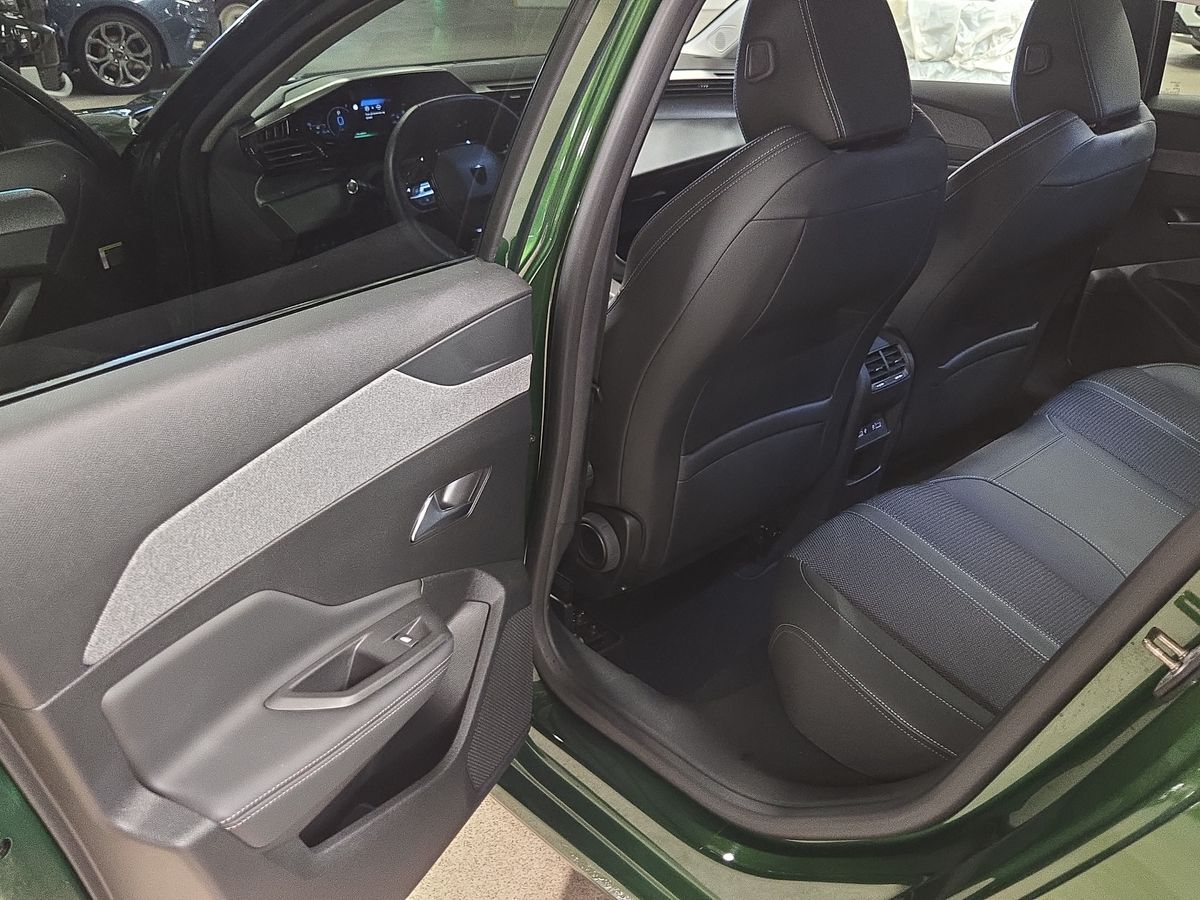 Billede af Peugeot 308 1,6 Plugin-hybrid First Selection Plus EAT8 180HK 5d 8g Aut.