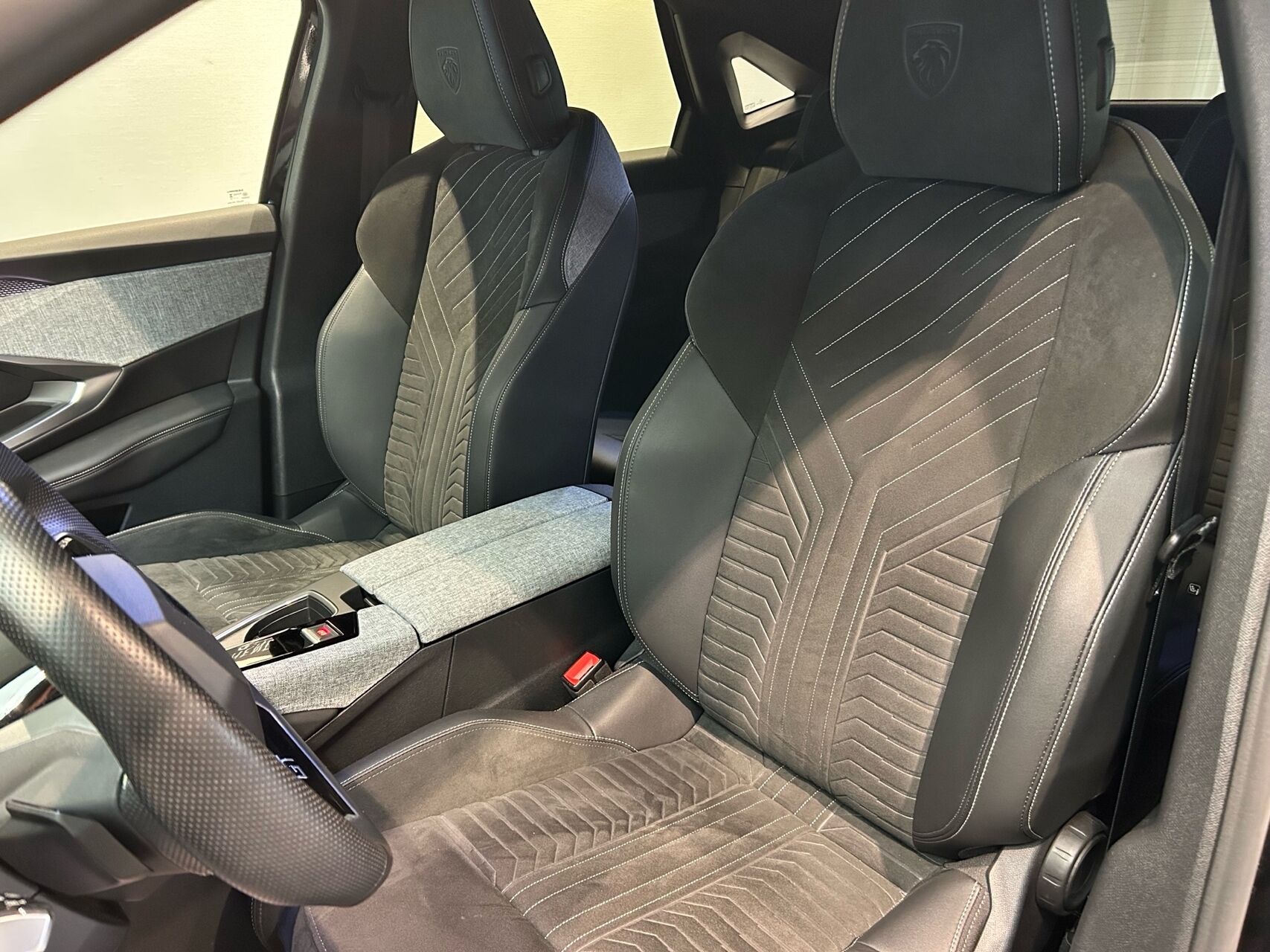 Billede af Peugeot e-3008 EL GT Pack 210HK 5d Aut.