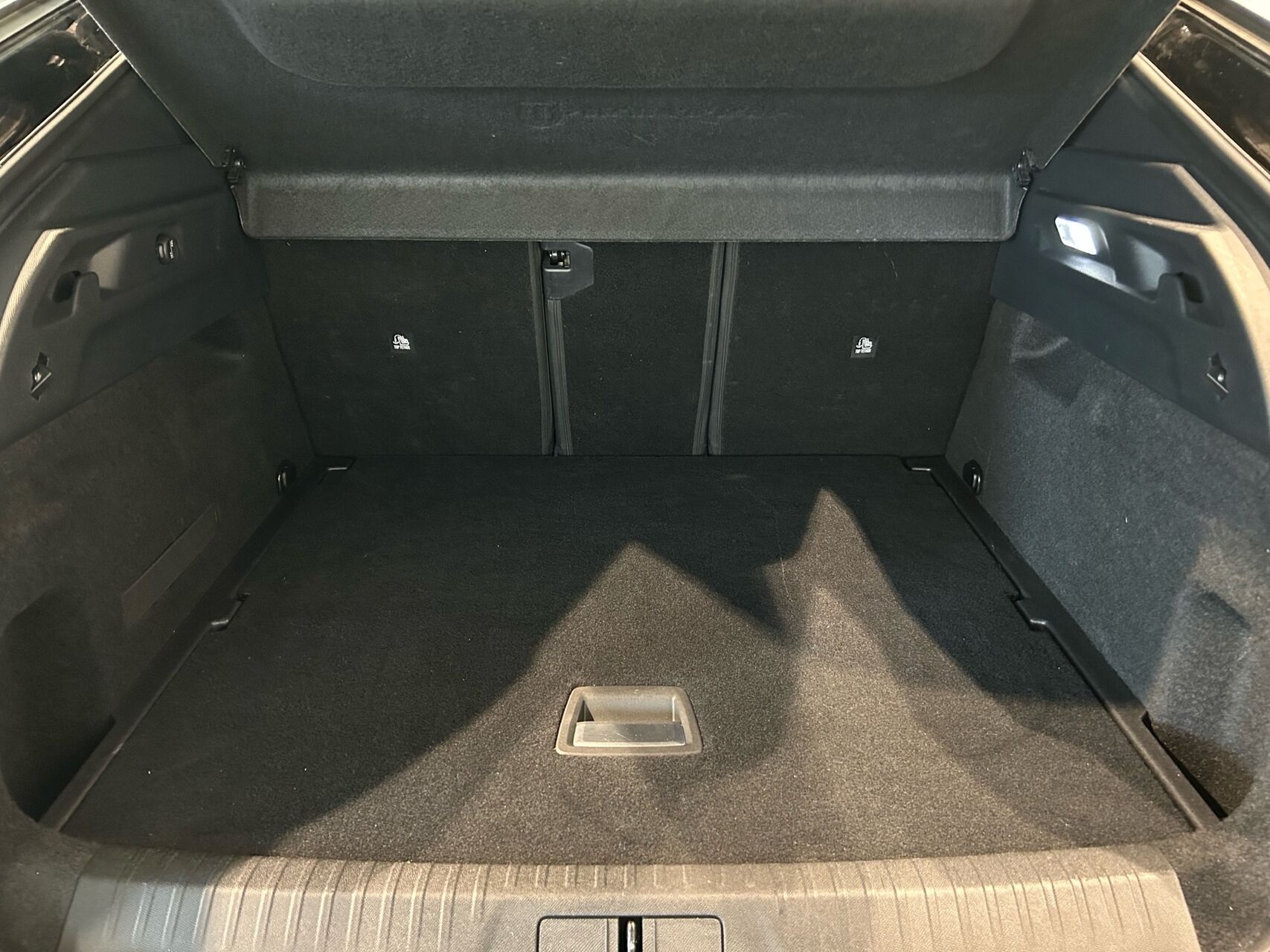 Billede af Peugeot e-3008 EL GT Pack 210HK 5d Aut.