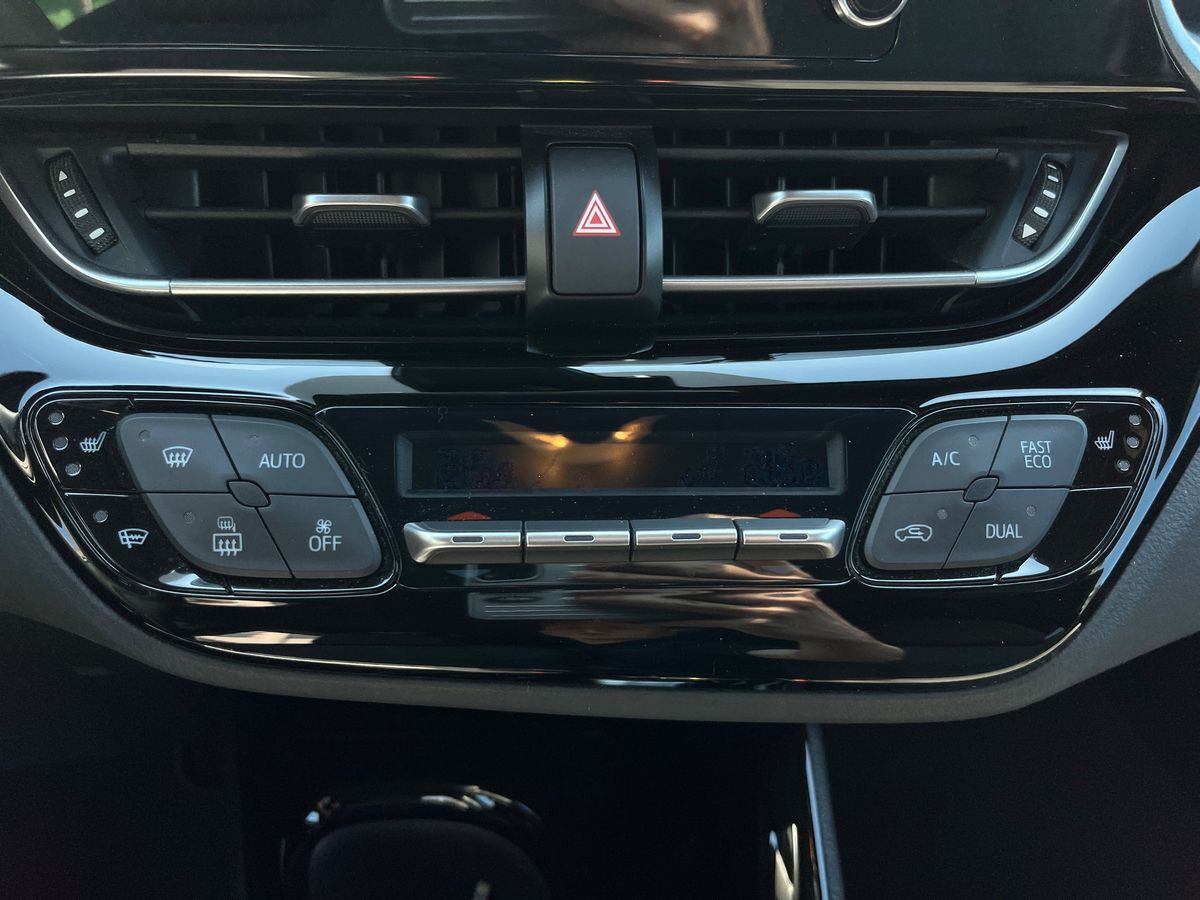 Billede af Toyota C-HR 1,8 Hybrid C-LUB Premium Multidrive S 122HK 5d Aut.