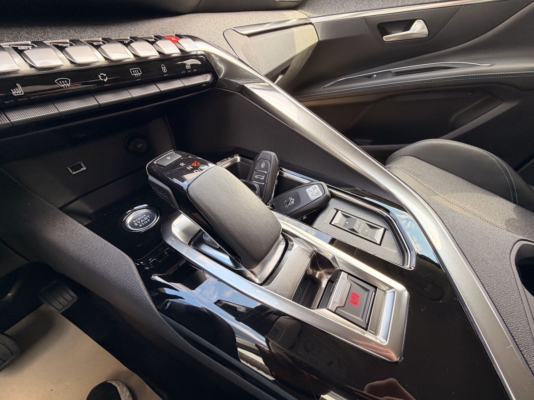 Billede af Peugeot 3008 1,6 PureTech  Plugin-hybrid Allure Pack EAT8 225HK 5d 8g Aut.