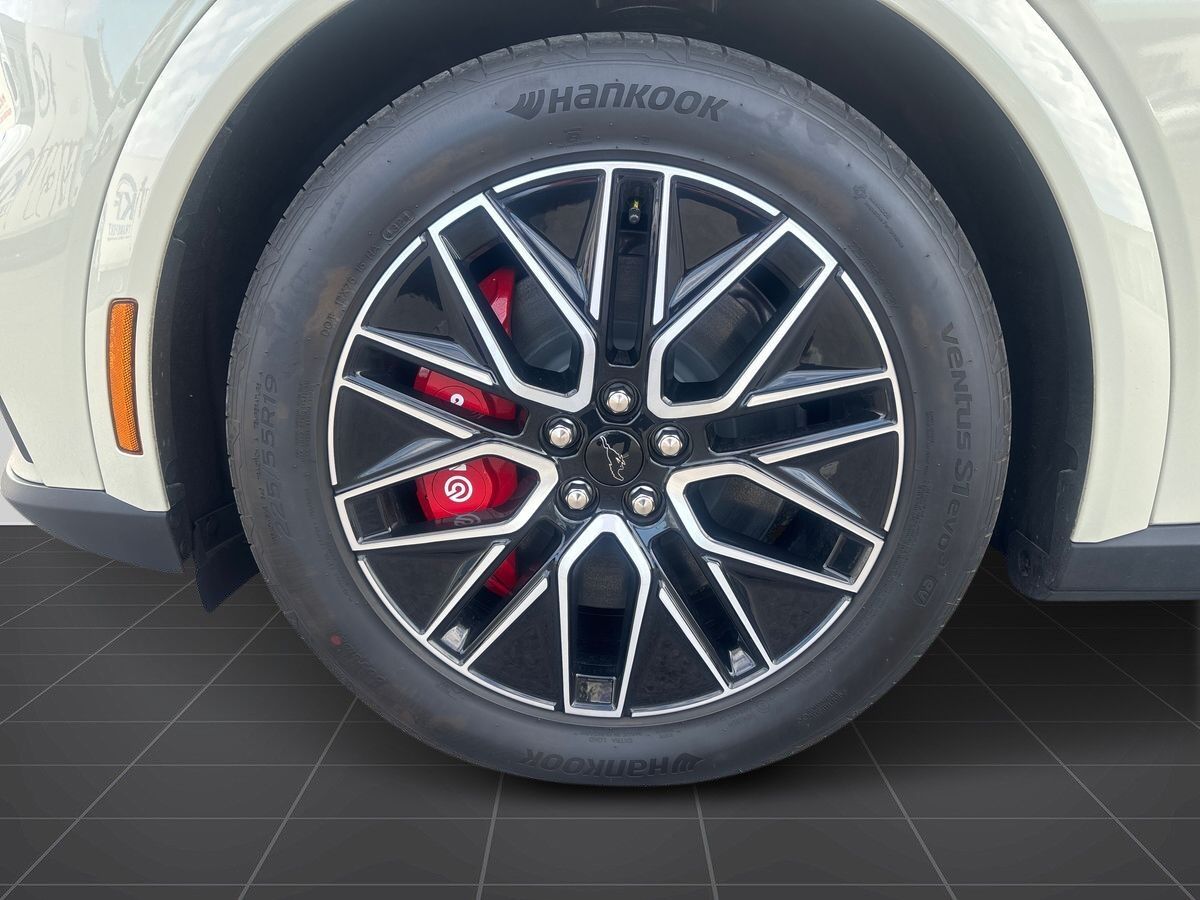 Billede af Ford Mustang Mach-E EL UR Premium AWD 375HK 5d Aut.