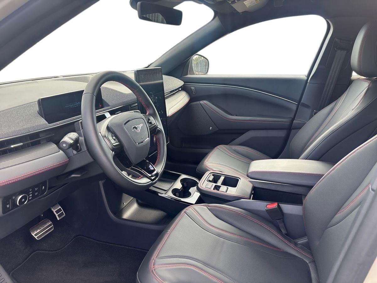 Billede af Ford Mustang Mach-E EL UR Premium AWD 375HK 5d Aut.