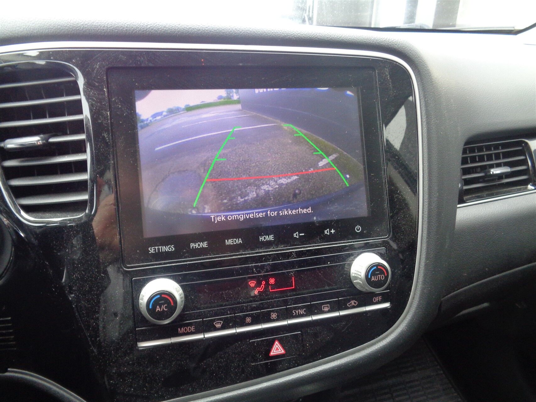 Billede af Mitsubishi Outlander 2,4 PHEV  Plugin-hybrid Invite 4WD 224HK 5d 6g Trinl. Gear