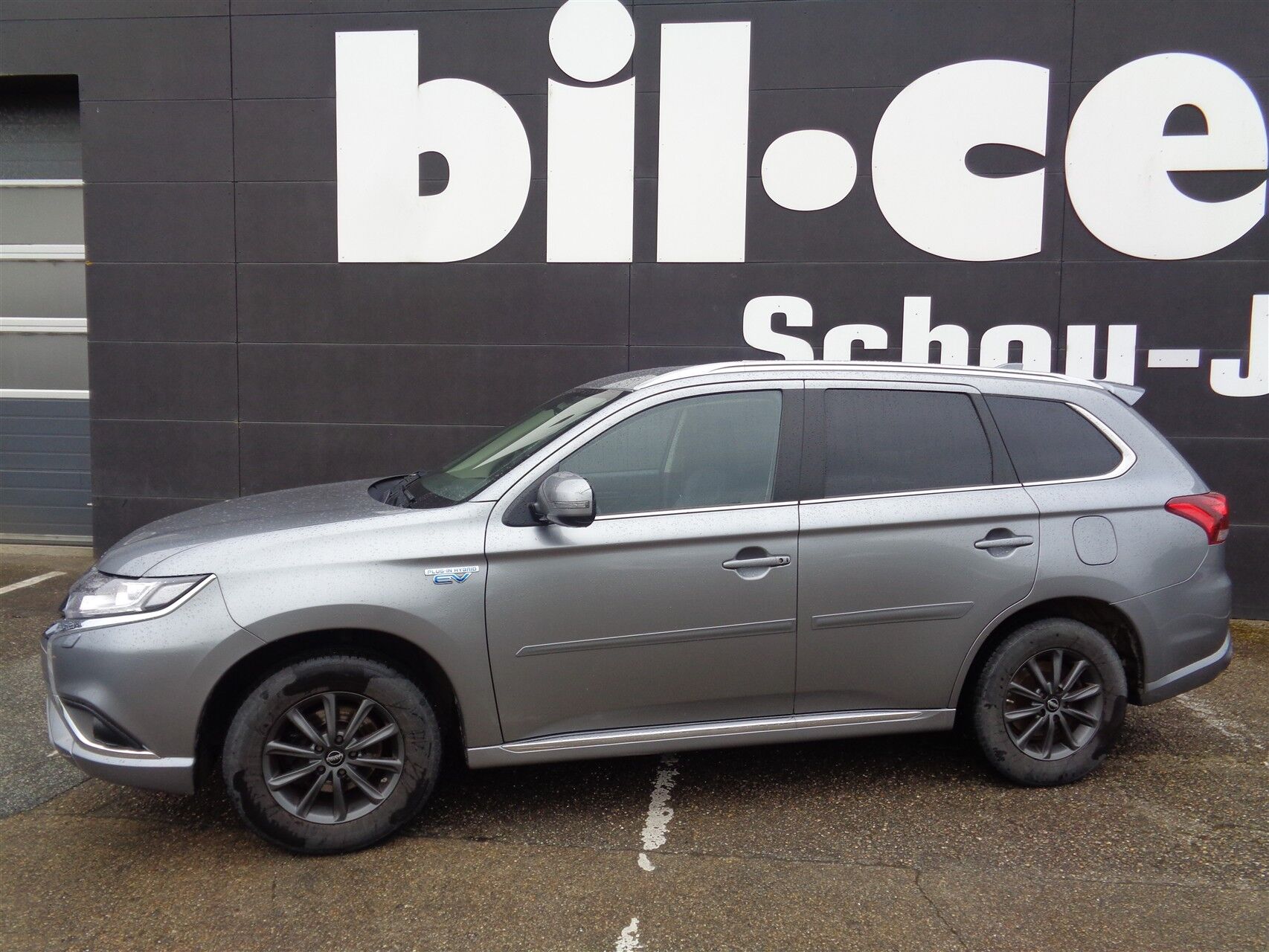 Billede af Mitsubishi Outlander 2,4 PHEV  Plugin-hybrid Invite 4WD 224HK 5d 6g Trinl. Gear