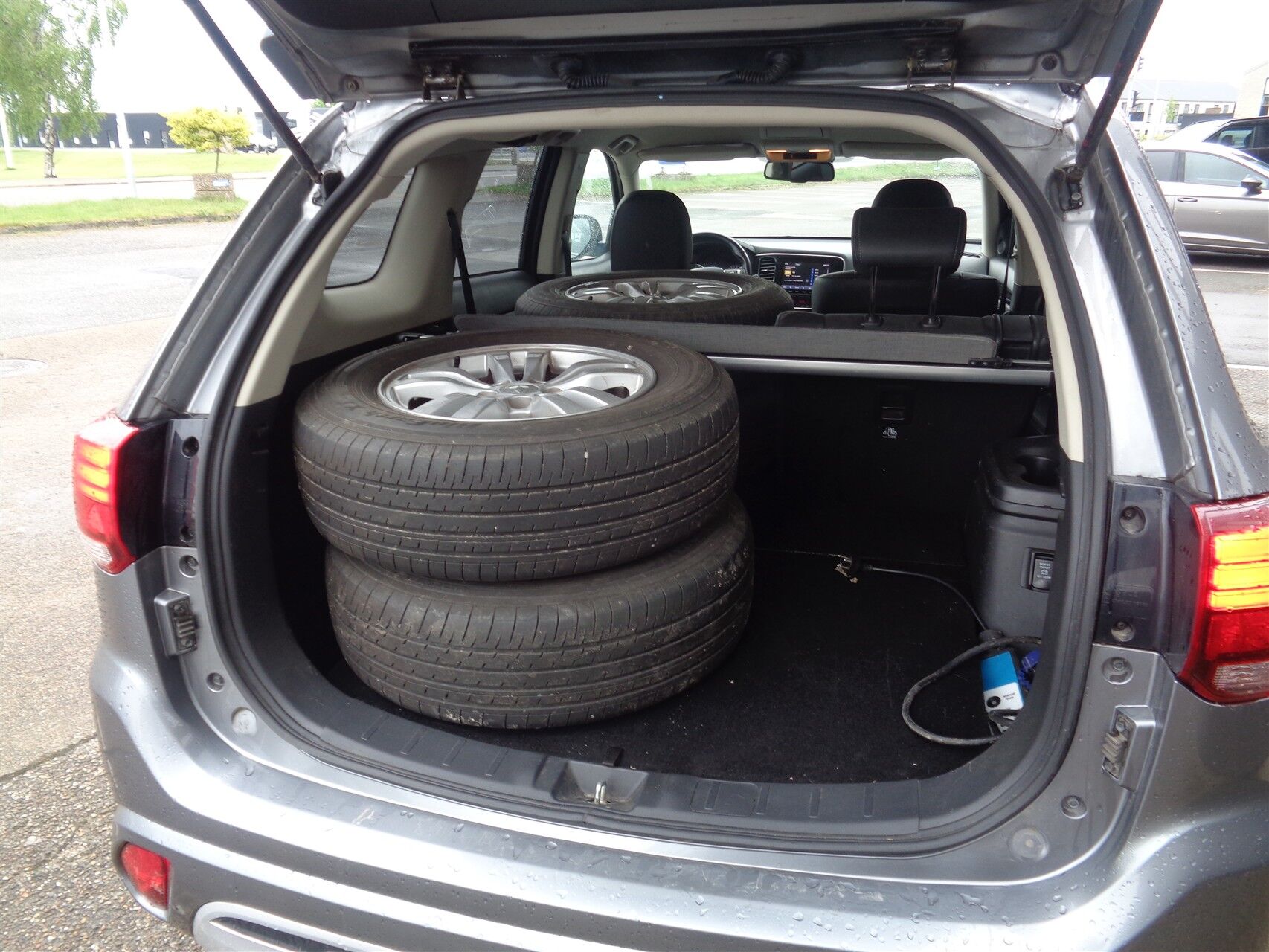 Billede af Mitsubishi Outlander 2,4 PHEV  Plugin-hybrid Invite 4WD 224HK 5d 6g Trinl. Gear