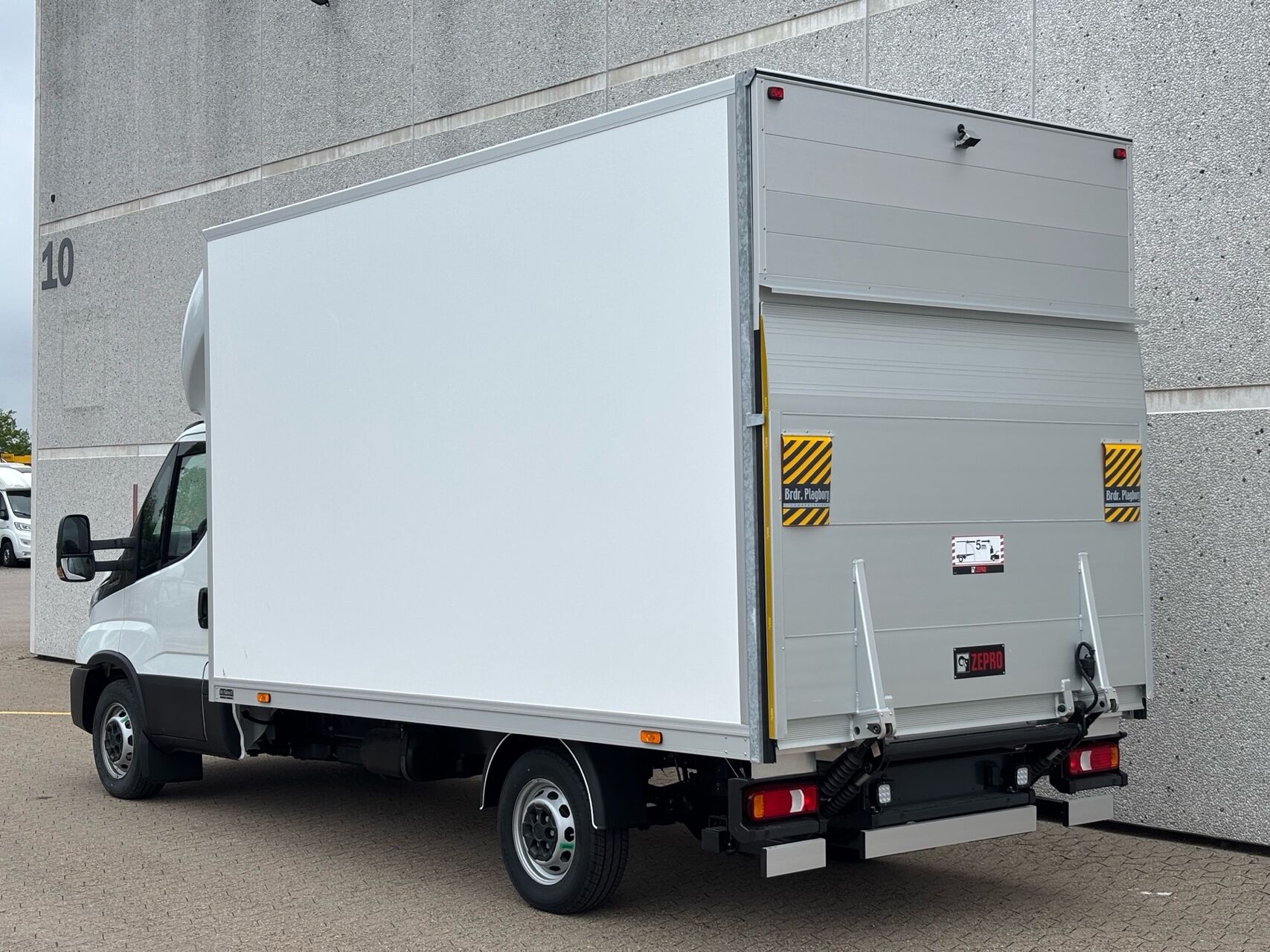 Billede af Iveco Daily 35S18 4100mm 3,0 D 180HK Ladv./Chas. 8g Aut.
