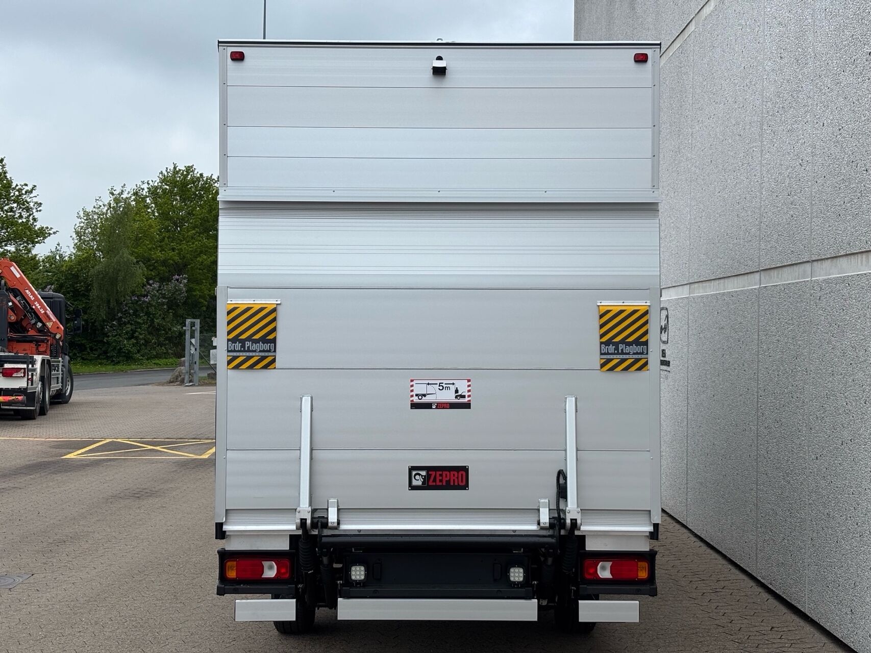 Billede af Iveco Daily 35S18 4100mm 3,0 D 180HK Ladv./Chas. 8g Aut.