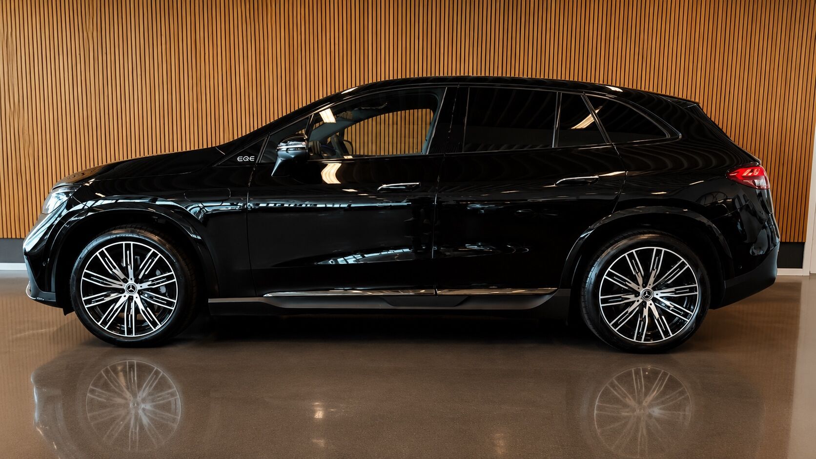 Billede af Mercedes-Benz EQE 350 EL AMG Premium Plus 4Matic 292HK 5d Aut.