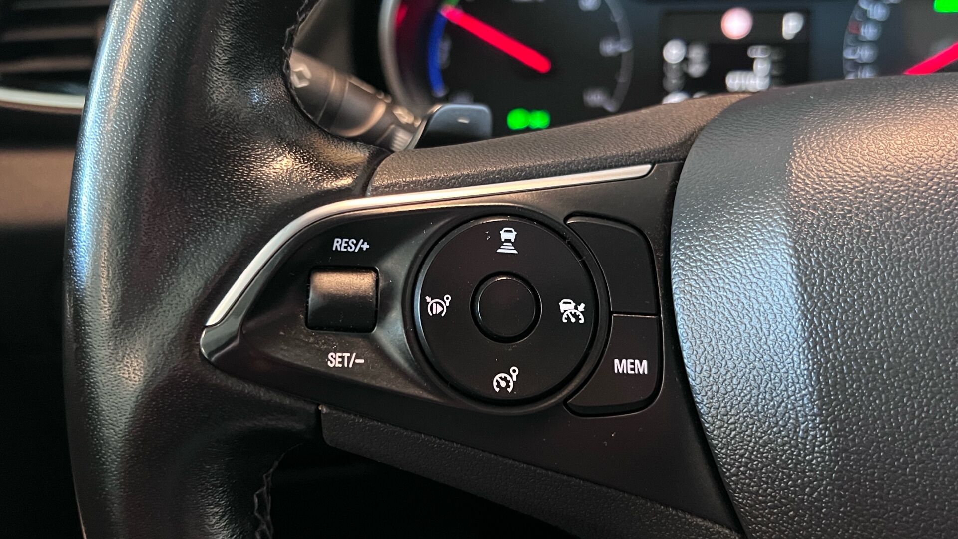 Billede af Opel Grandland X 1,6 PHEV  Plugin-hybrid EuroLine AWD 300HK 5d 8g Aut.