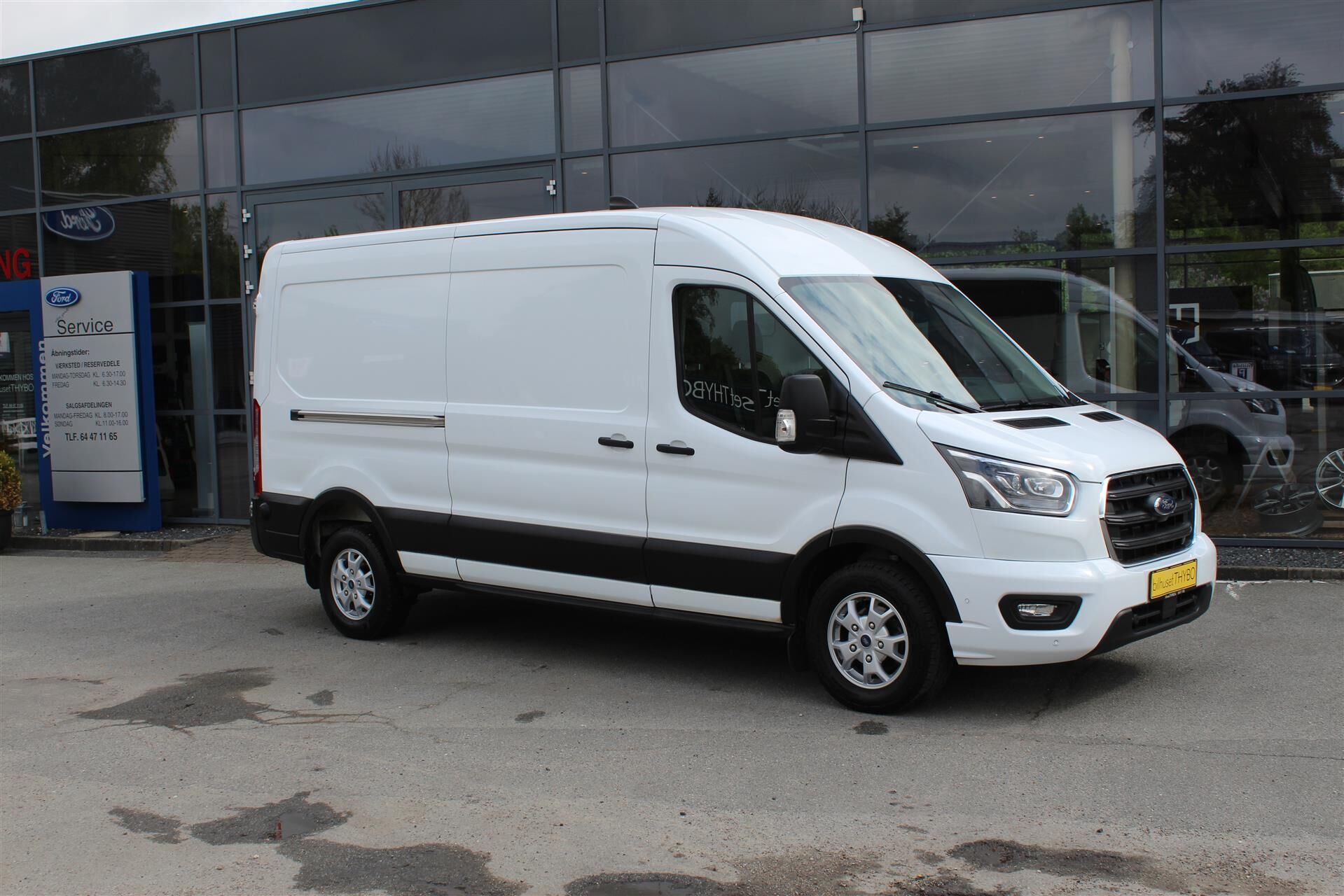 Billede af Ford Transit 350 L3H2 2,0 TDCI HDT Limited RWD 165HK Van 10g Aut.