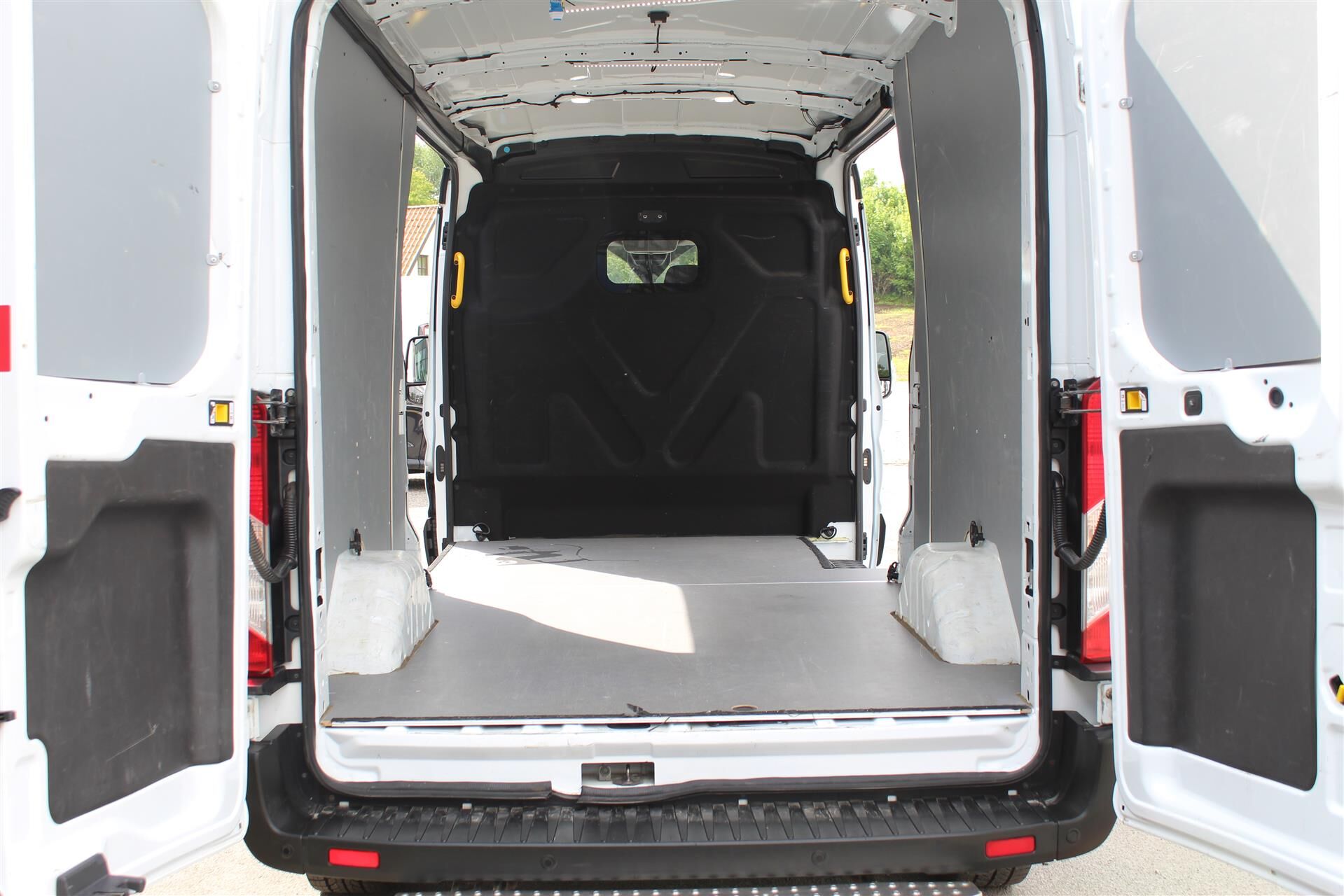 Billede af Ford Transit 350 L3H2 2,0 TDCI HDT Limited RWD 165HK Van 10g Aut.