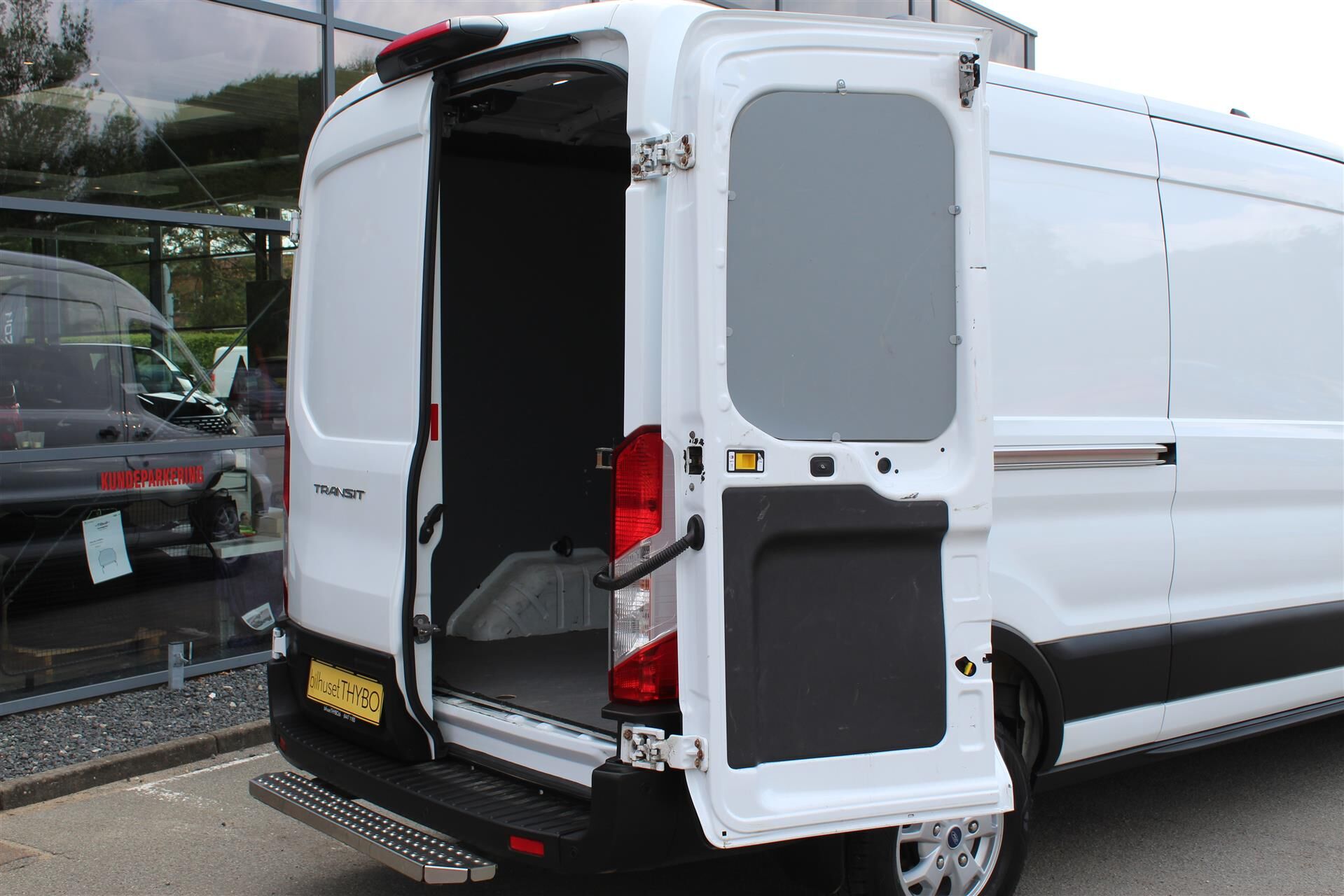 Billede af Ford Transit 350 L3H2 2,0 TDCI HDT Limited RWD 165HK Van 10g Aut.