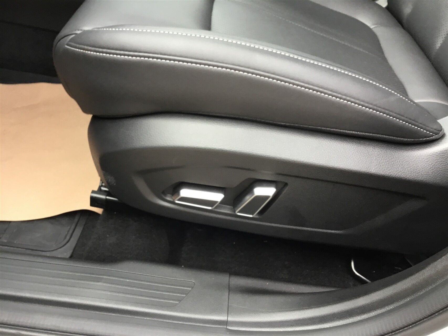 Billede af Navor E5 1,5 Plugin-hybrid Rock E-CVT 218HK 5d Aut.
