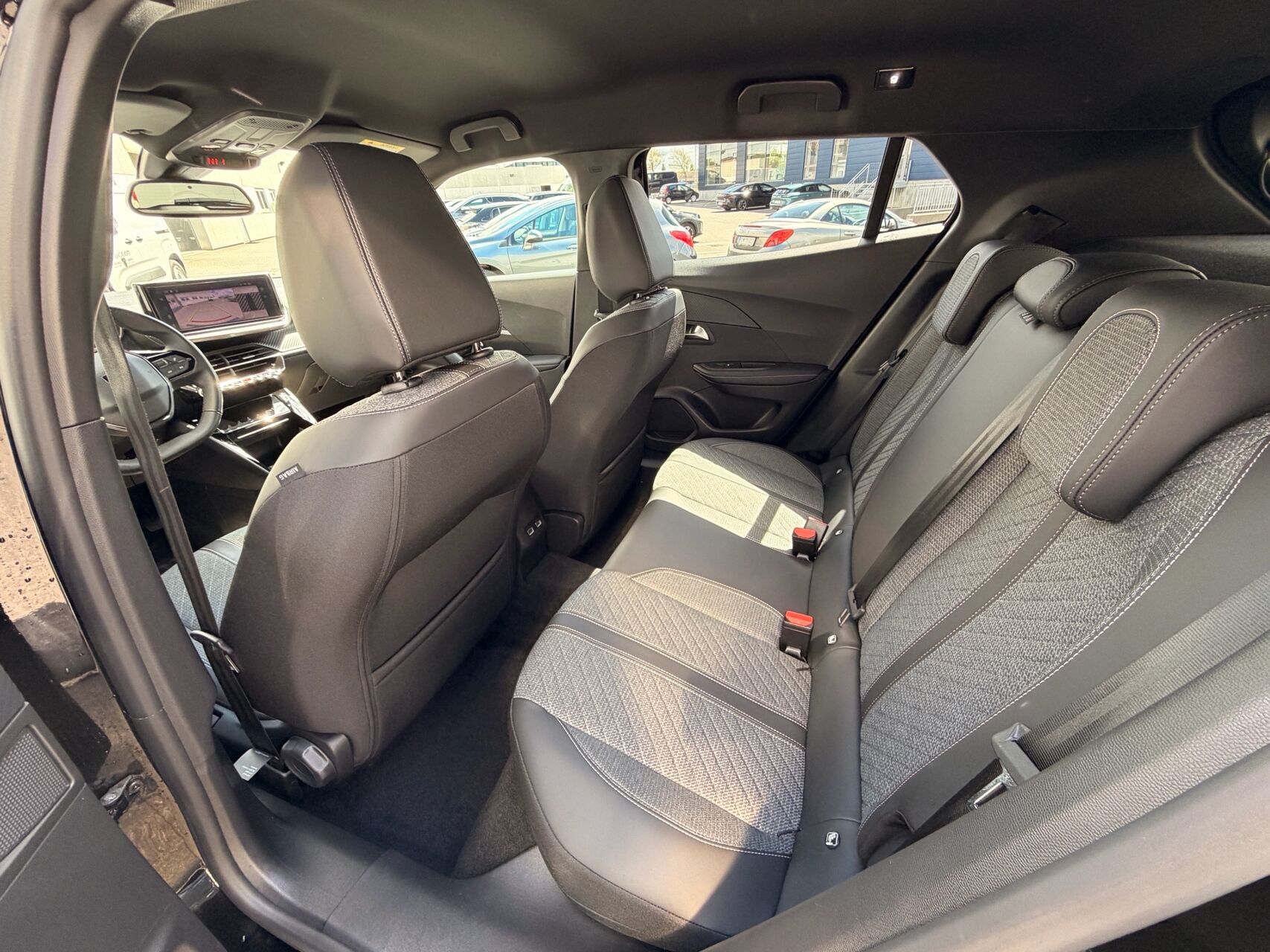 Billede af Peugeot 2008 1,2 PureTech Allure EAT8 130HK 5d 8g Aut.