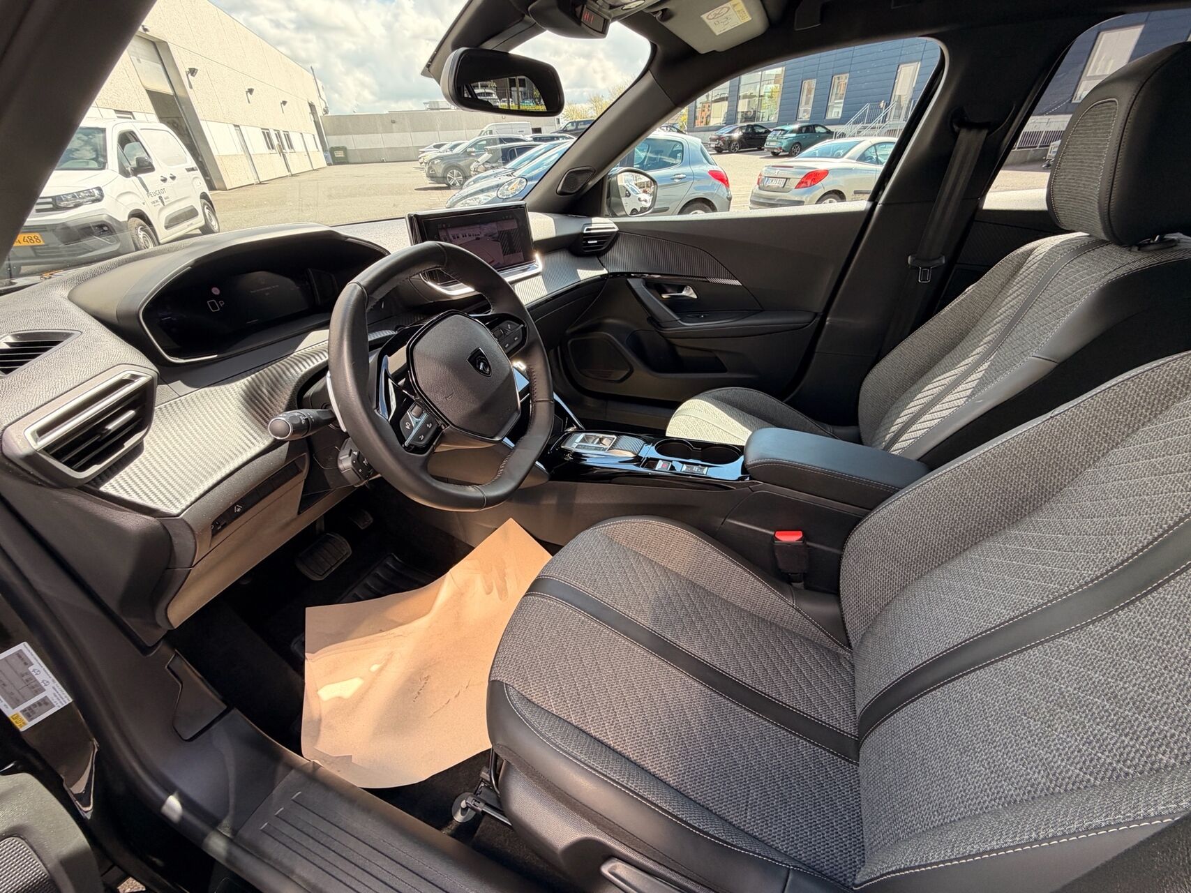 Billede af Peugeot 2008 1,2 PureTech Allure EAT8 130HK 5d 8g Aut.