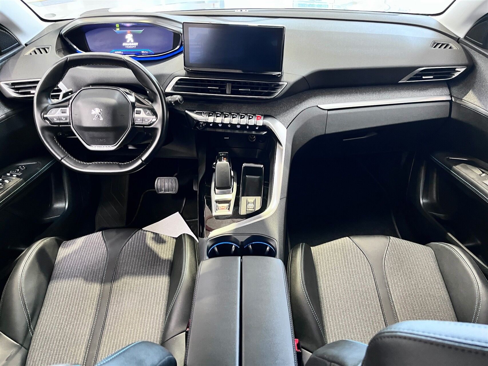 Billede af Peugeot 3008 1,6 PureTech  Plugin-hybrid First Selection EAT8 225HK 5d 8g Aut.