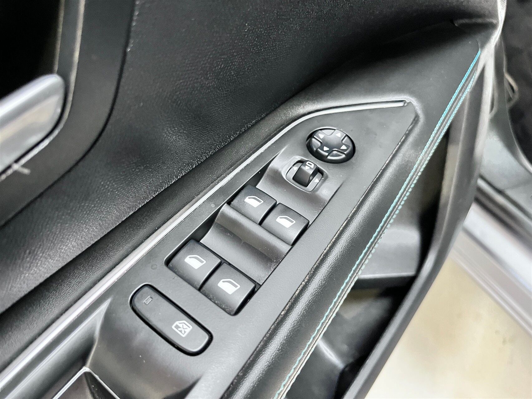 Billede af Peugeot 3008 1,6 PureTech  Plugin-hybrid First Selection EAT8 225HK 5d 8g Aut.