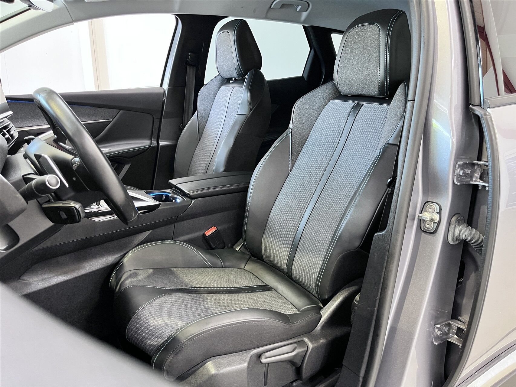 Billede af Peugeot 3008 1,6 PureTech  Plugin-hybrid First Selection EAT8 225HK 5d 8g Aut.
