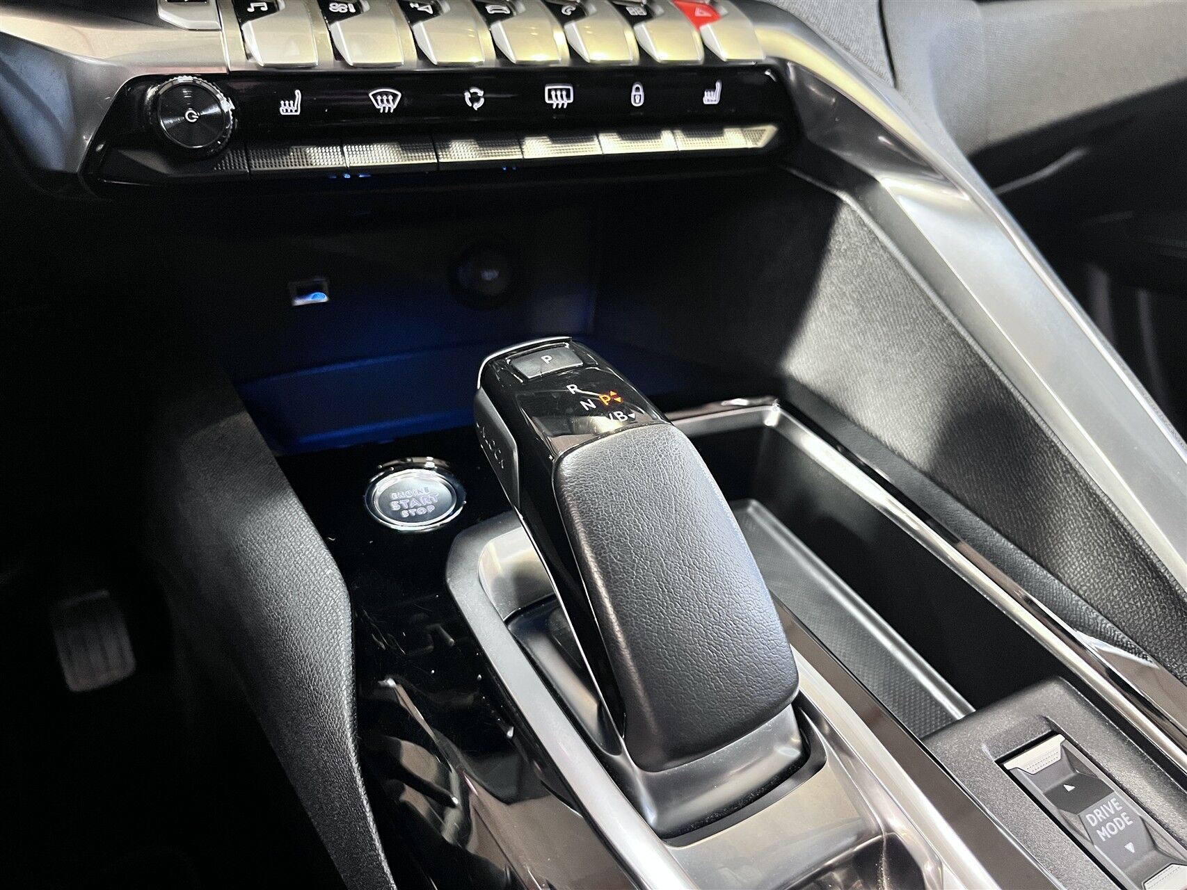 Billede af Peugeot 3008 1,6 PureTech  Plugin-hybrid First Selection EAT8 225HK 5d 8g Aut.