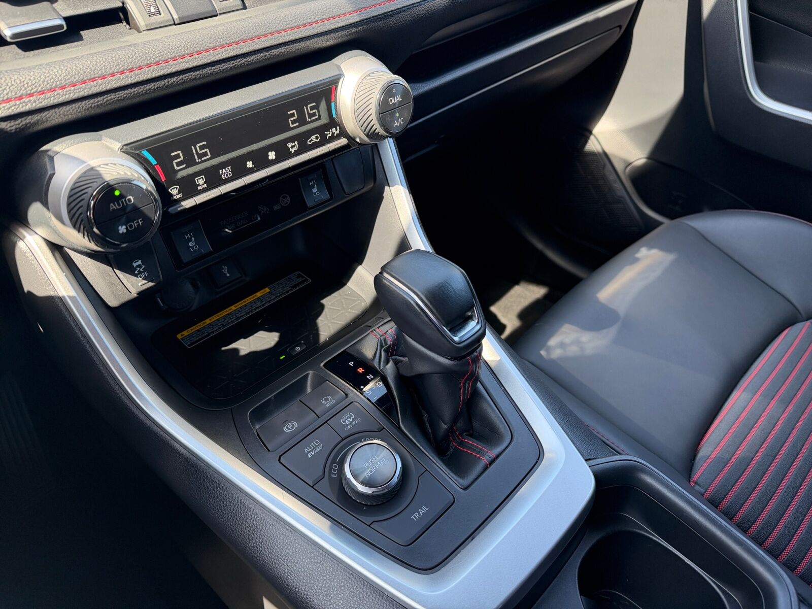 Billede af Toyota RAV4 Plug-in 2,5 Plugin-hybrid H3 Style AWD 306HK 5d 6g Aut.