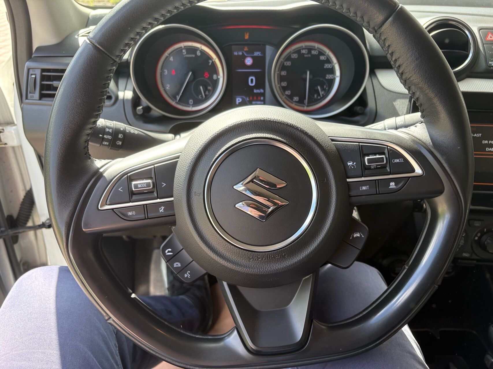 Billede af Suzuki Swift 1,2 Dualjet  Mild hybrid Action AEB CVT 83HK 5d Trinl. Gear