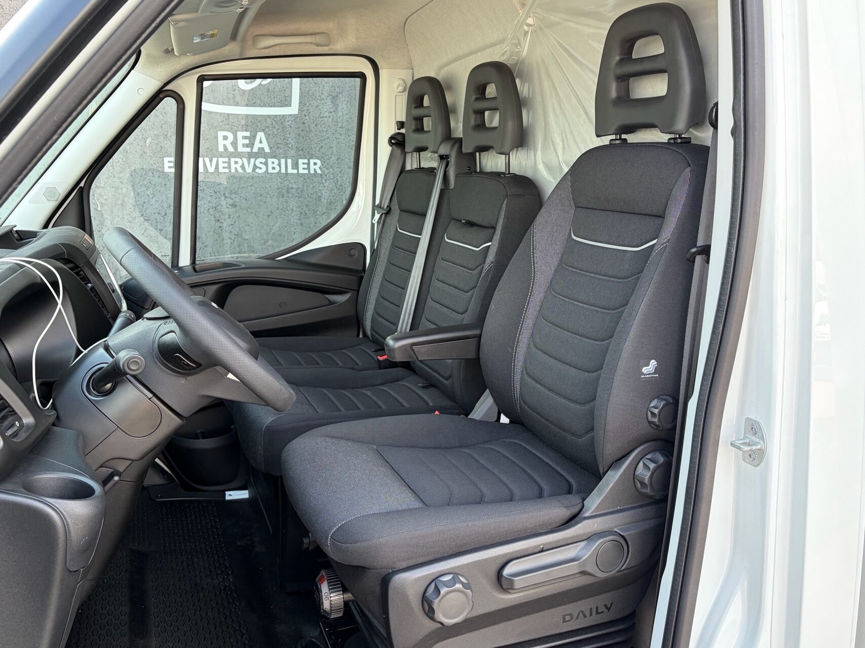 Billede af Iveco Daily 35S18 4100mm 3,0 D 180HK Ladv./Chas. 8g Aut.