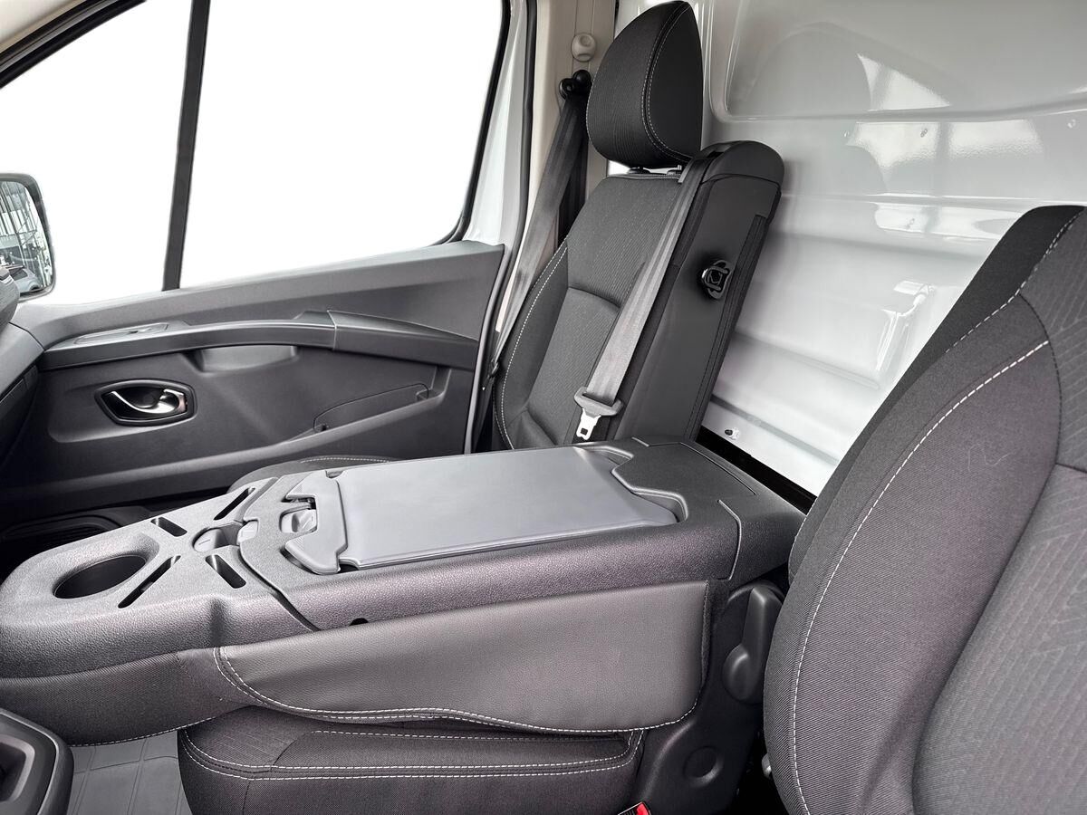 Billede af Nissan Primastar L2H1 2,0 DCi N-Connecta 150HK Van 9g Aut.