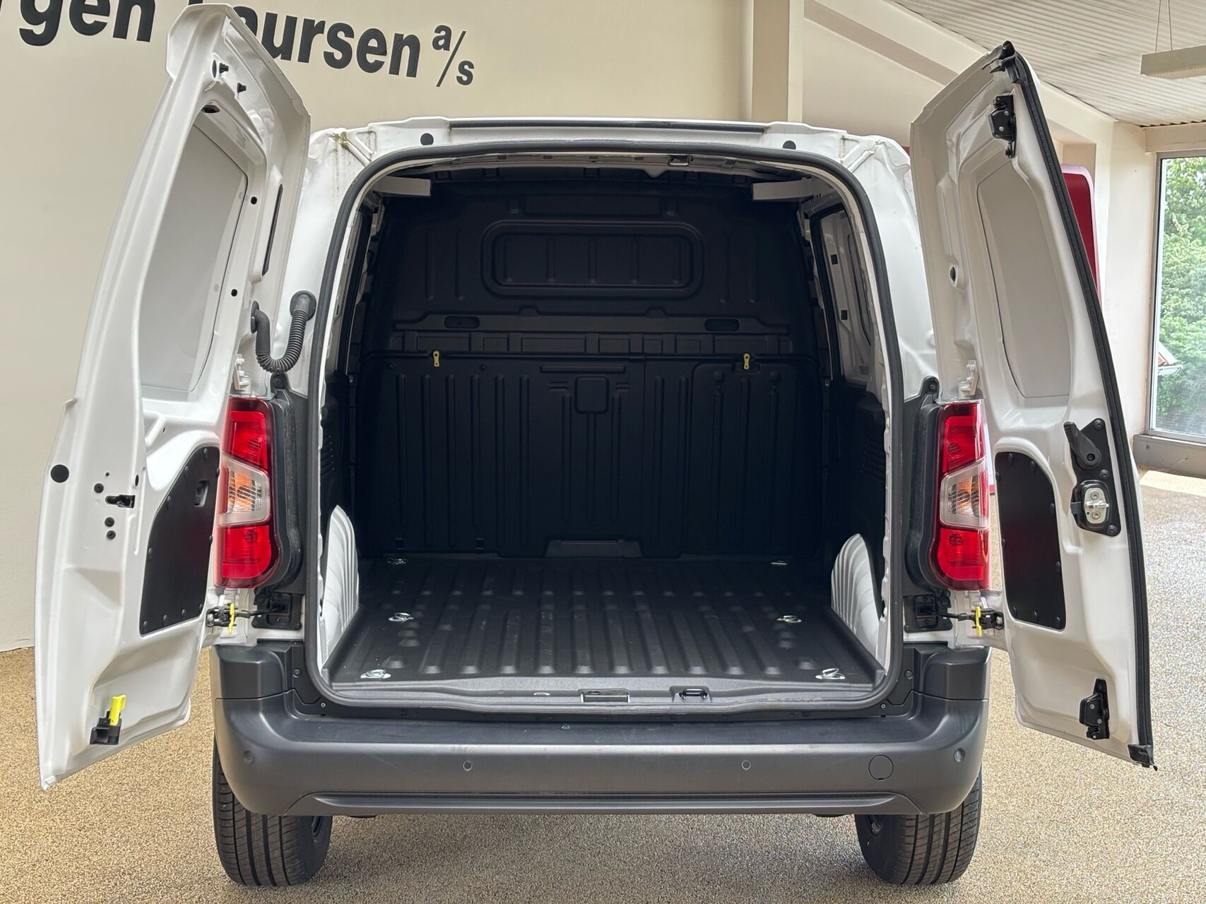 Billede af Peugeot e-Partner L1 V2 EL Plus 136HK Van Aut.