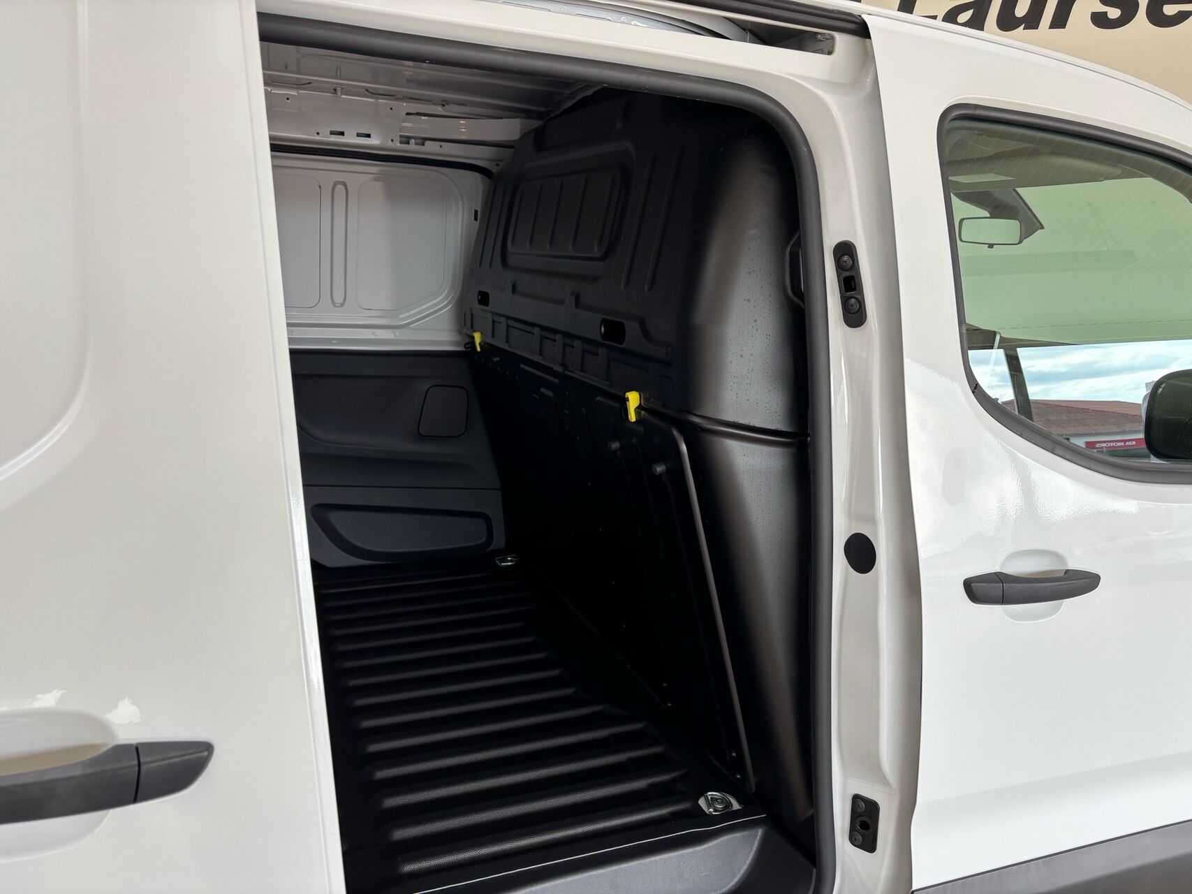 Billede af Peugeot e-Partner L1 V2 EL Plus 136HK Van Aut.