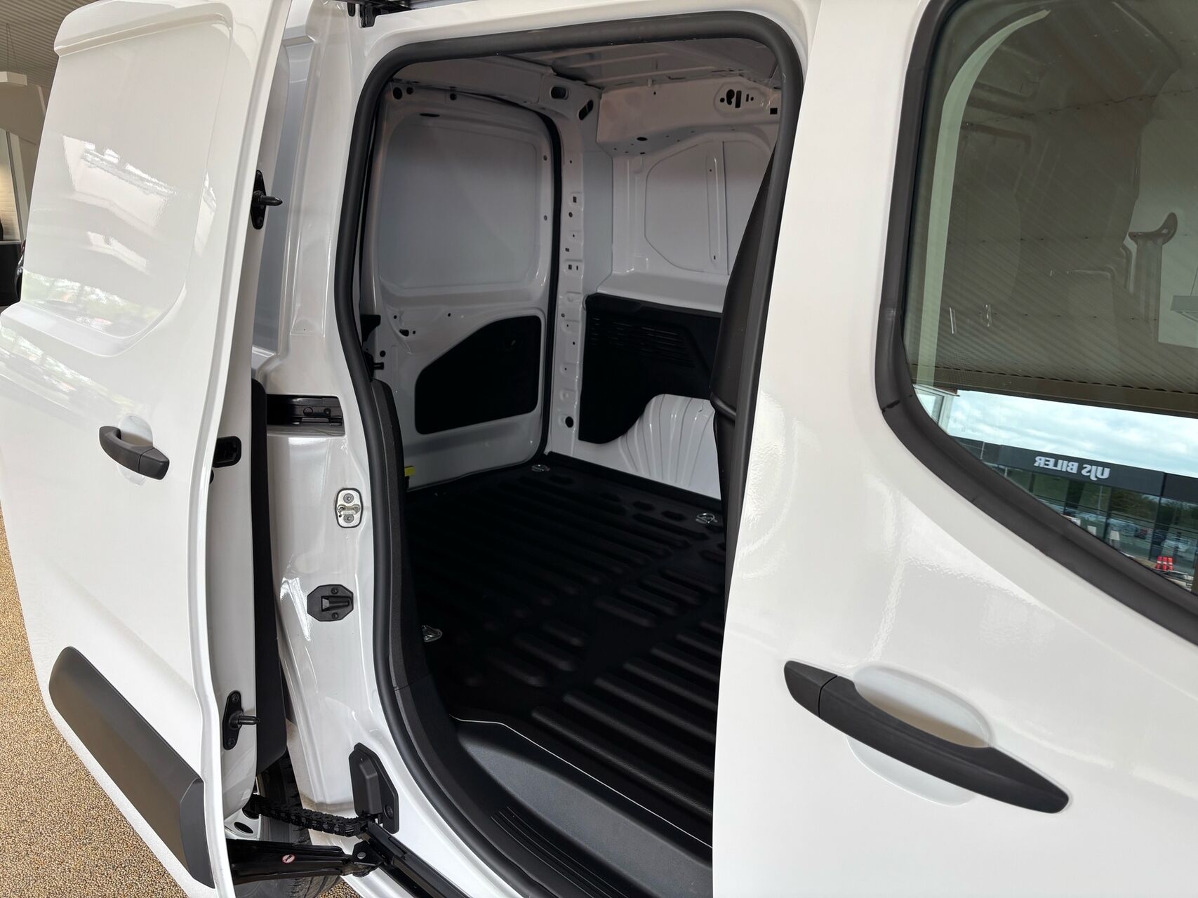 Billede af Peugeot e-Partner L1 V2 EL Plus 136HK Van Aut.