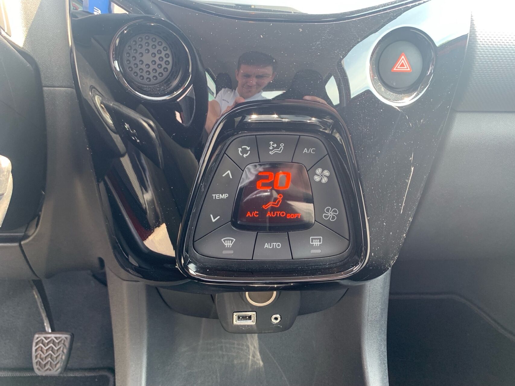 Billede af Peugeot 108 1,0 e-Vti Selection Tech 72HK 5d