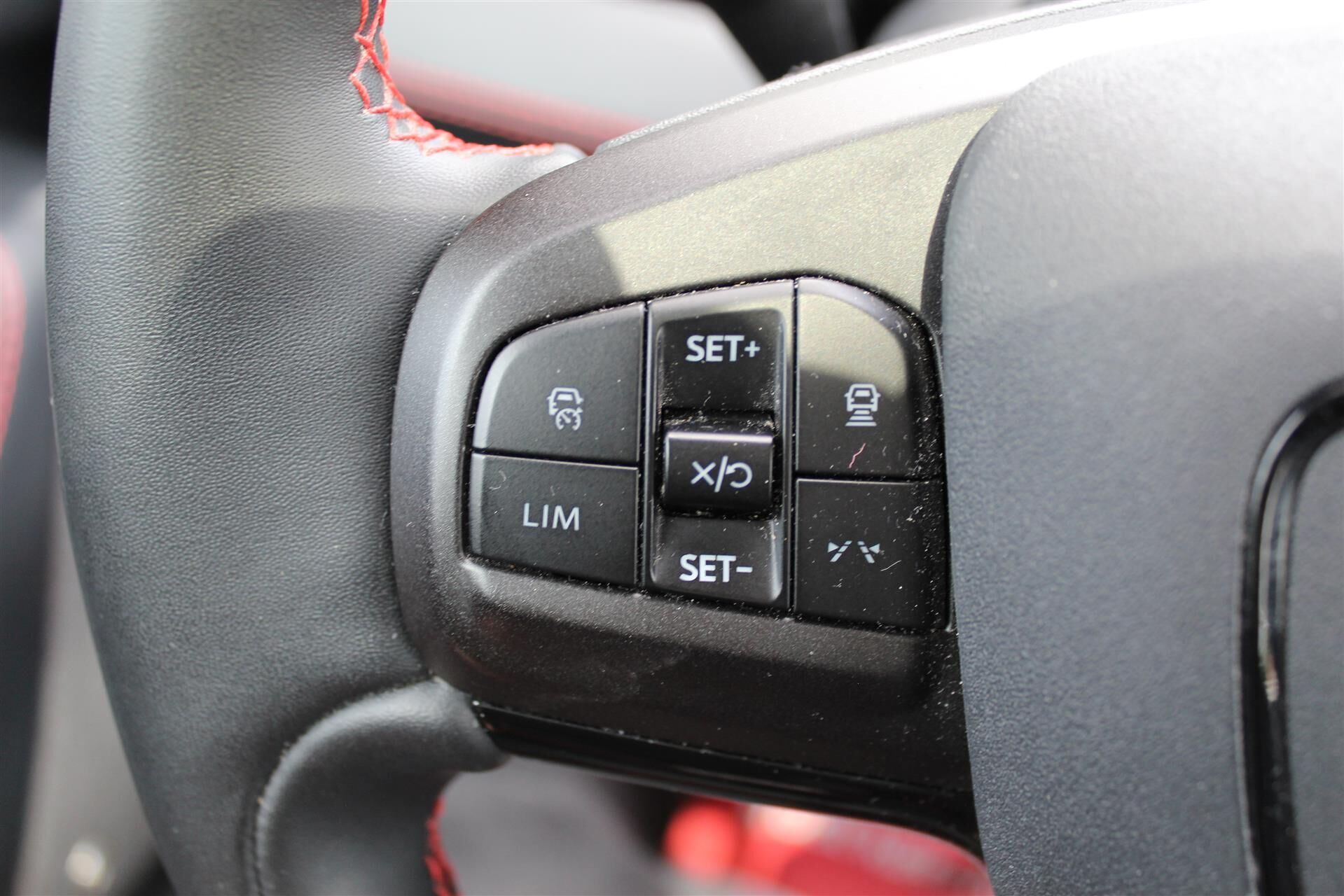 Billede af Ford Mustang Mach-E EL SR Premium AWD 269HK 5d Aut.