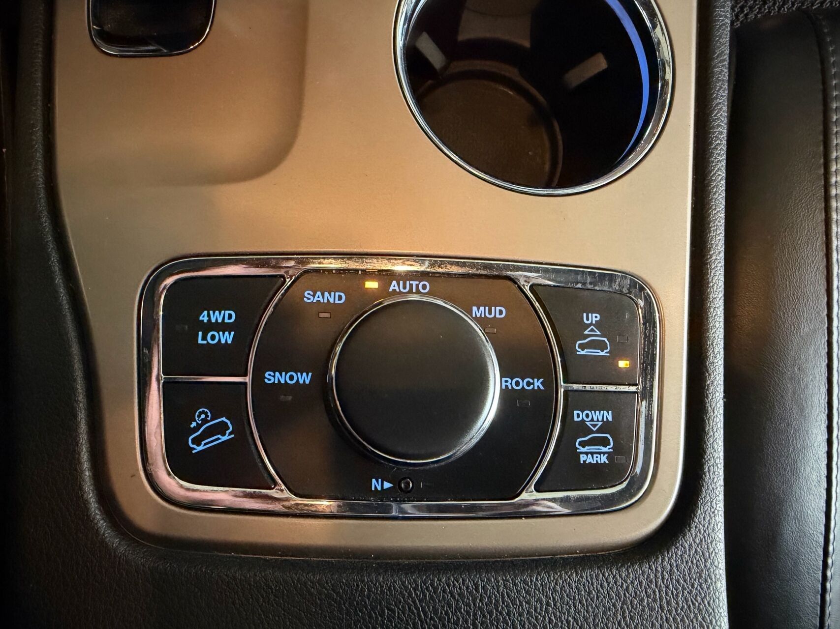 Billede af Jeep Grand Cherokee 3,0 MJT Summit 4x4 250HK 5d 8g Aut.