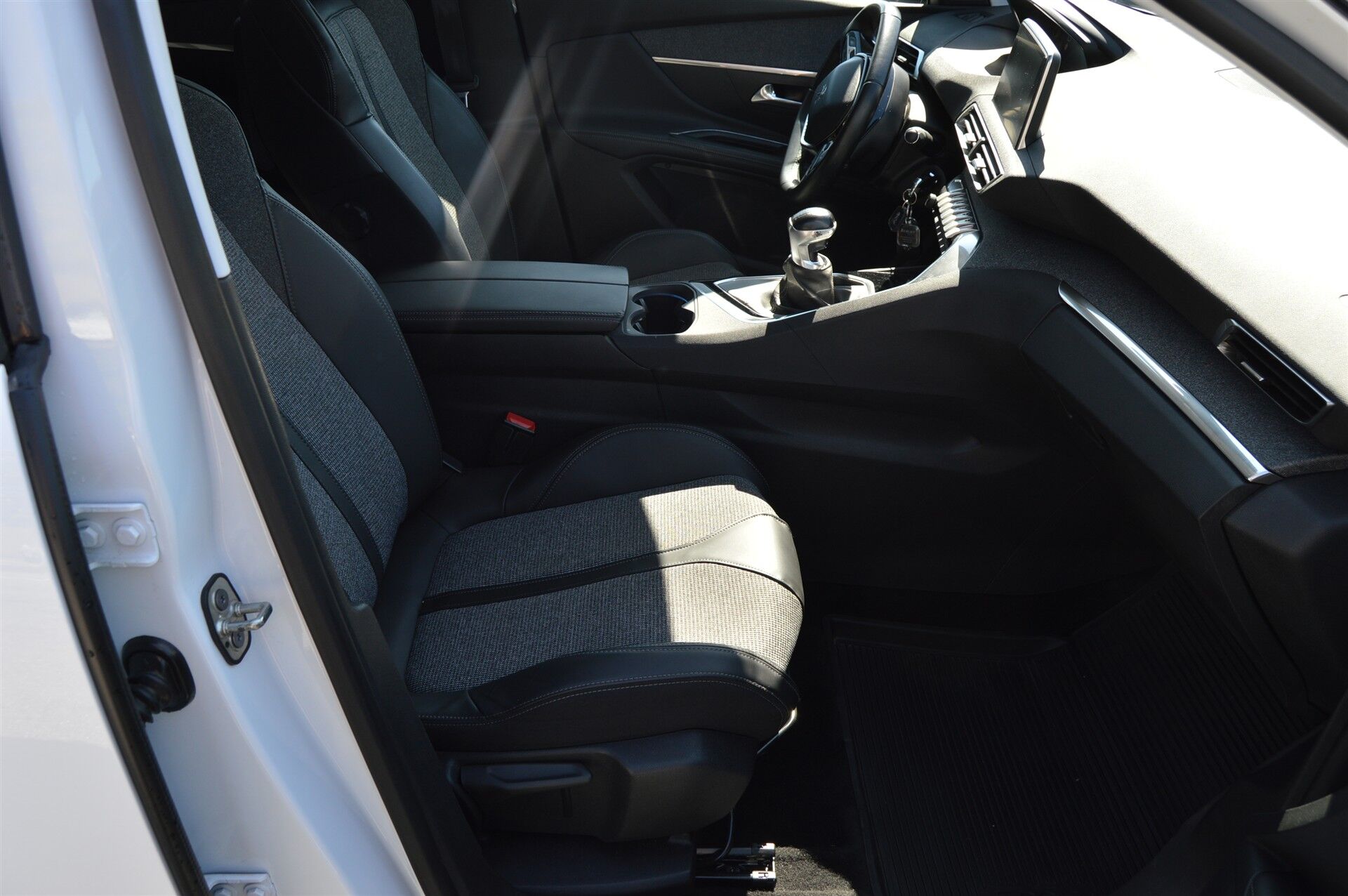 Billede af Peugeot 5008 1,6 BlueHDi Allure Start/Stop 120HK 5d 6g