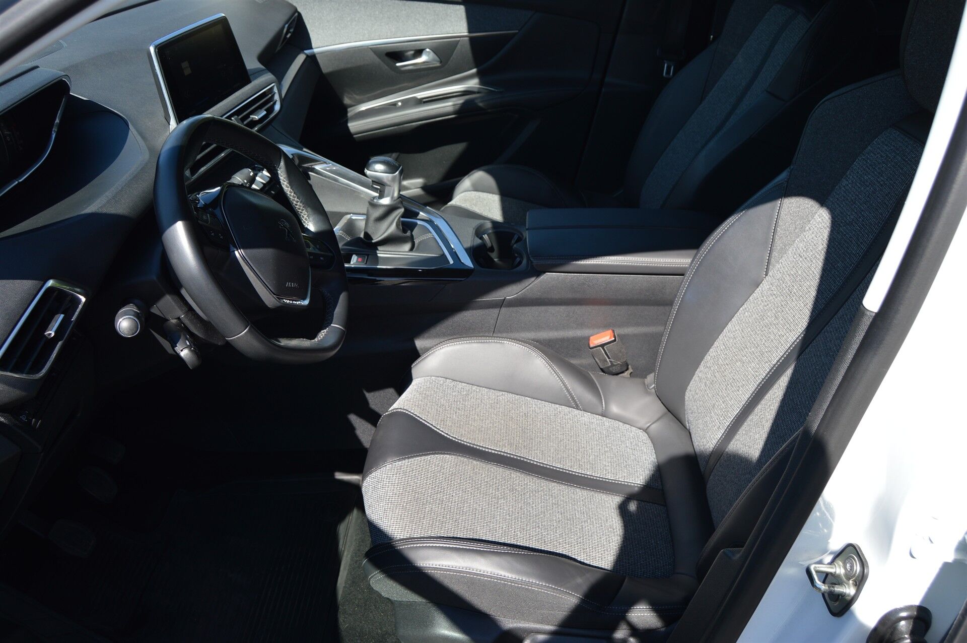 Billede af Peugeot 5008 1,6 BlueHDi Allure Start/Stop 120HK 5d 6g