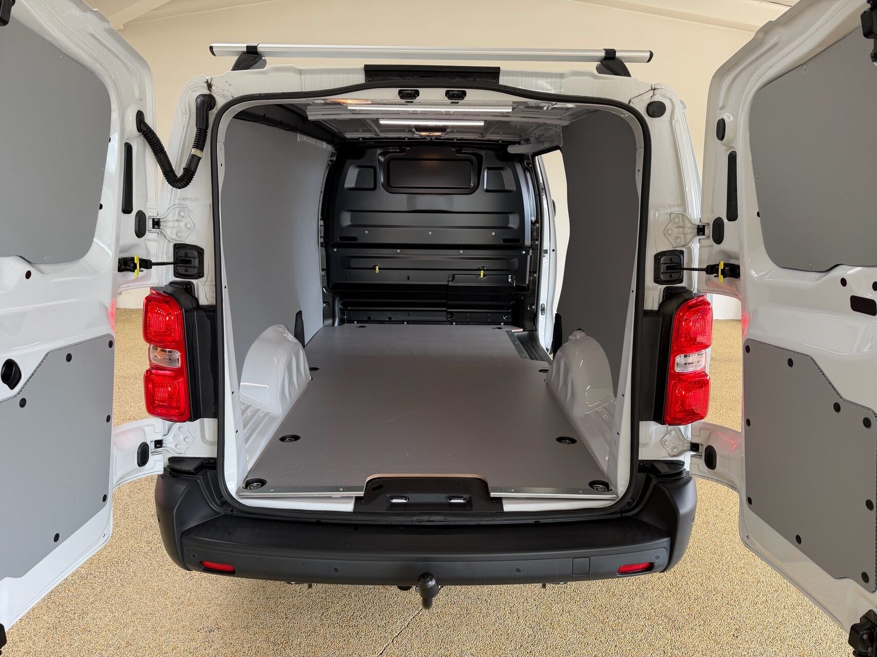 Billede af Opel Vivaro-e L3V1 EL Enjoy+ 136HK Van Aut.
