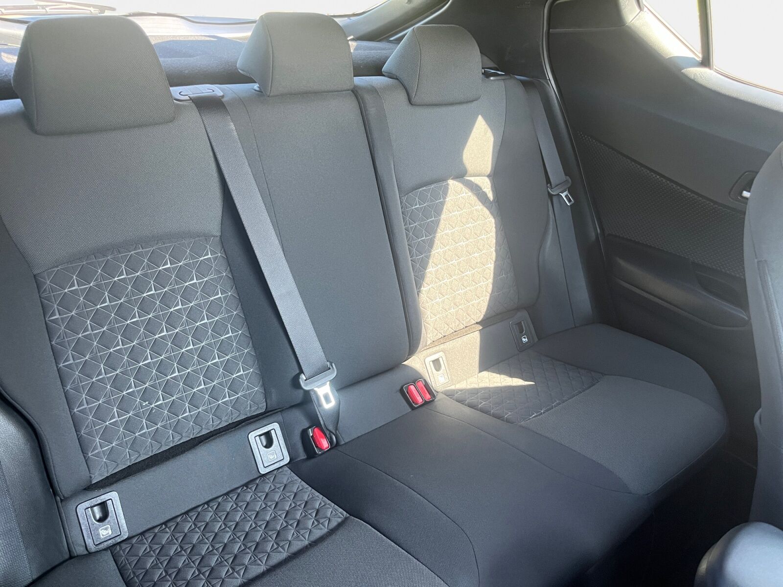 Billede af Toyota C-HR 1,8 Hybrid C-LUB Smart Multidrive S 122HK 5d Aut.
