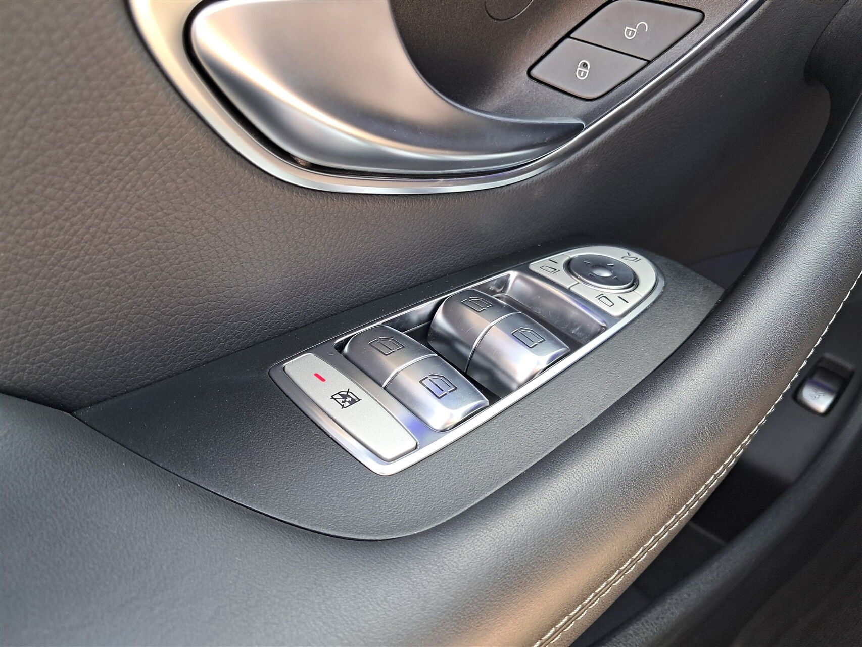 Billede af Mercedes-Benz E53 AMG T 3,0 V6  Mild hybrid 4Matic+ AMG Speedshift MCT 435HK Stc 9g Aut.