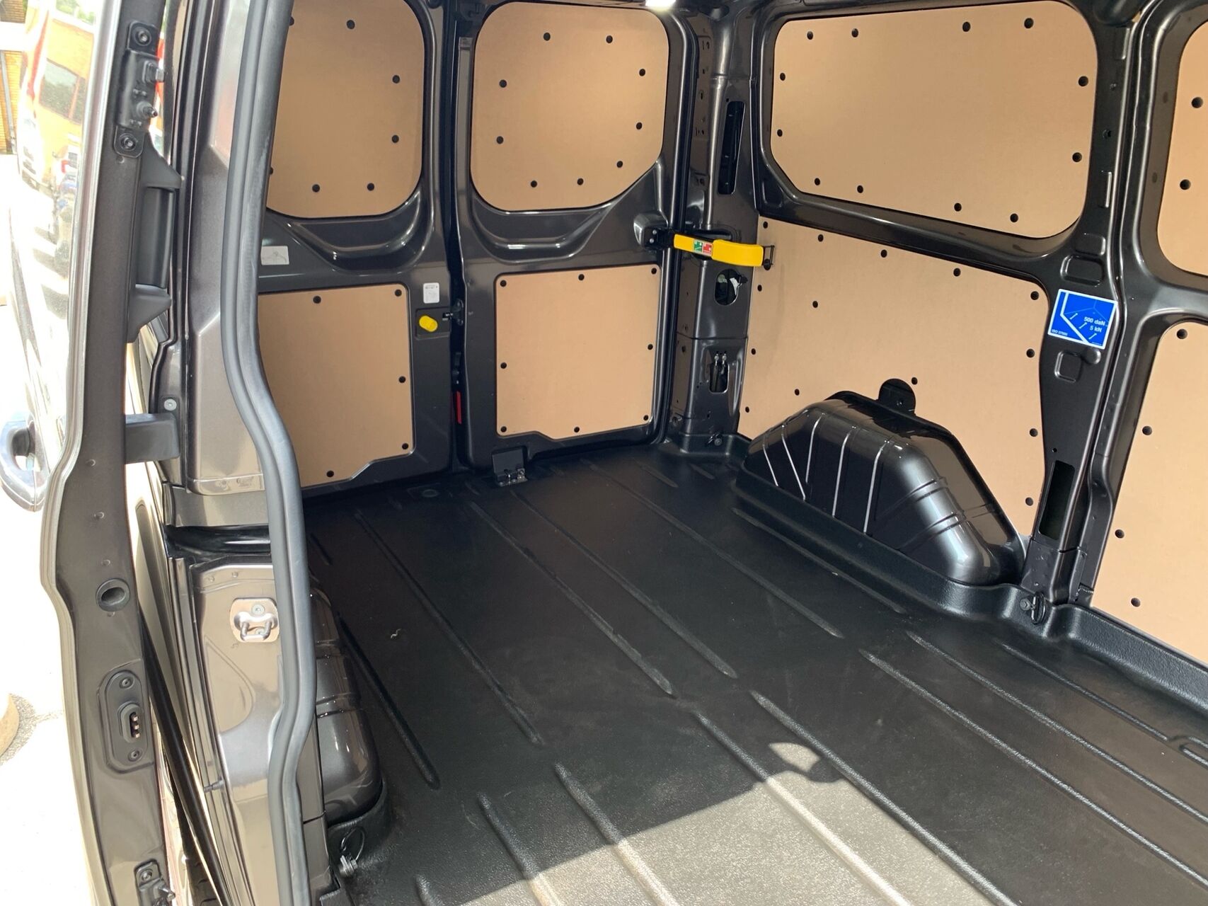 Billede af Ford Transit Custom 290 L1H1 2,0 TDCi Sport 185HK Van 6g Aut.