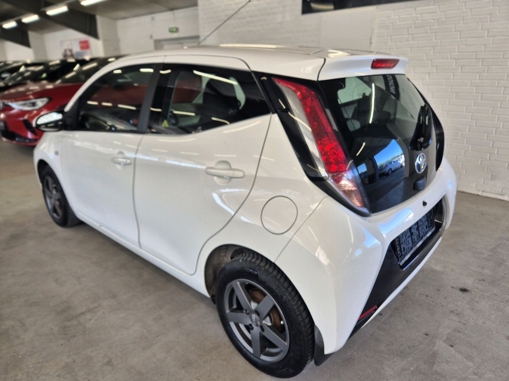 Billede af Toyota Aygo 1,0 VVT-I X-Play + X-Touch 69HK 5d