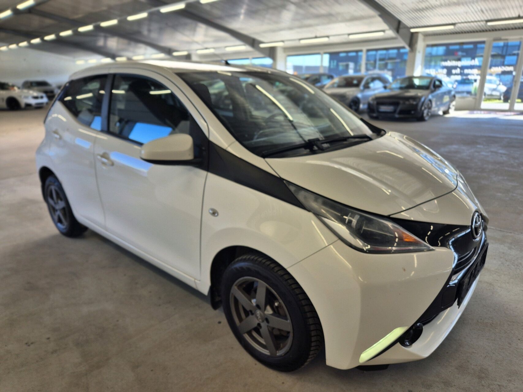 Billede af Toyota Aygo 1,0 VVT-I X-Play + X-Touch 69HK 5d