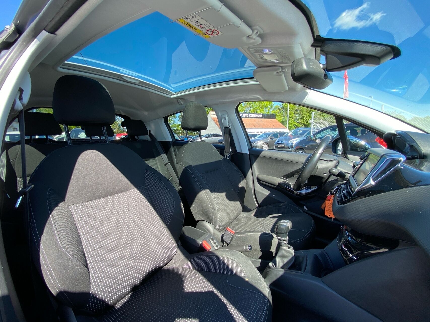Billede af Peugeot 208 1,6 BlueHDi Allure Sky 100HK 5d