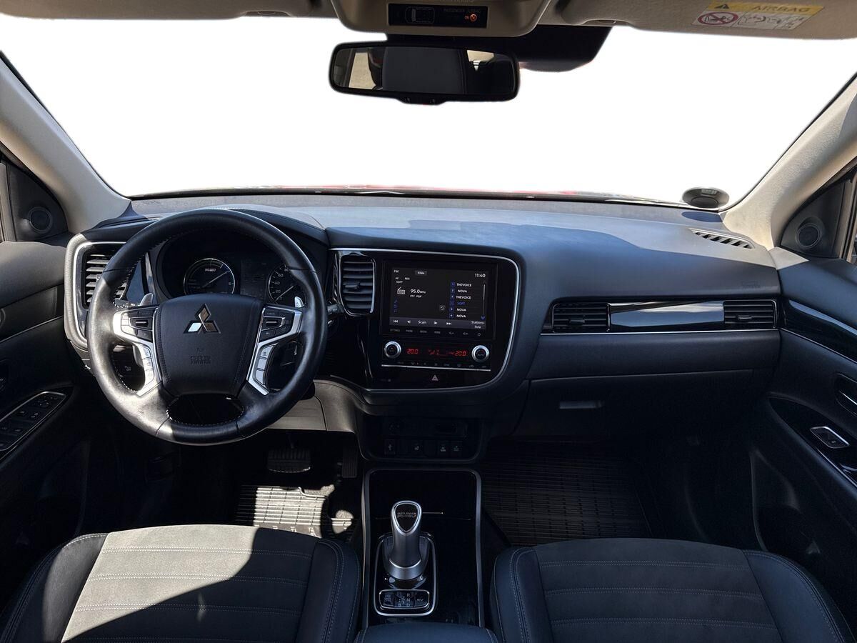 Billede af Mitsubishi Outlander 2,4 PHEV  Plugin-hybrid Limited 4WD 224HK 5d 6g Trinl. Gear