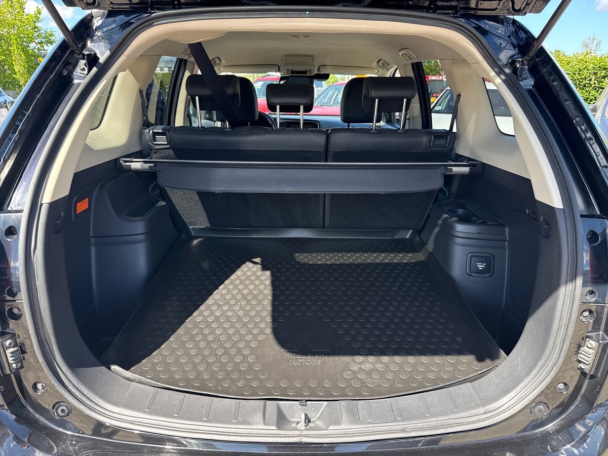 Billede af Mitsubishi Outlander 2,4 PHEV  Plugin-hybrid Limited 4WD 224HK 5d 6g Trinl. Gear