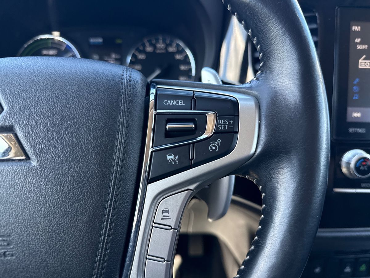 Billede af Mitsubishi Outlander 2,4 PHEV  Plugin-hybrid Limited 4WD 224HK 5d 6g Trinl. Gear